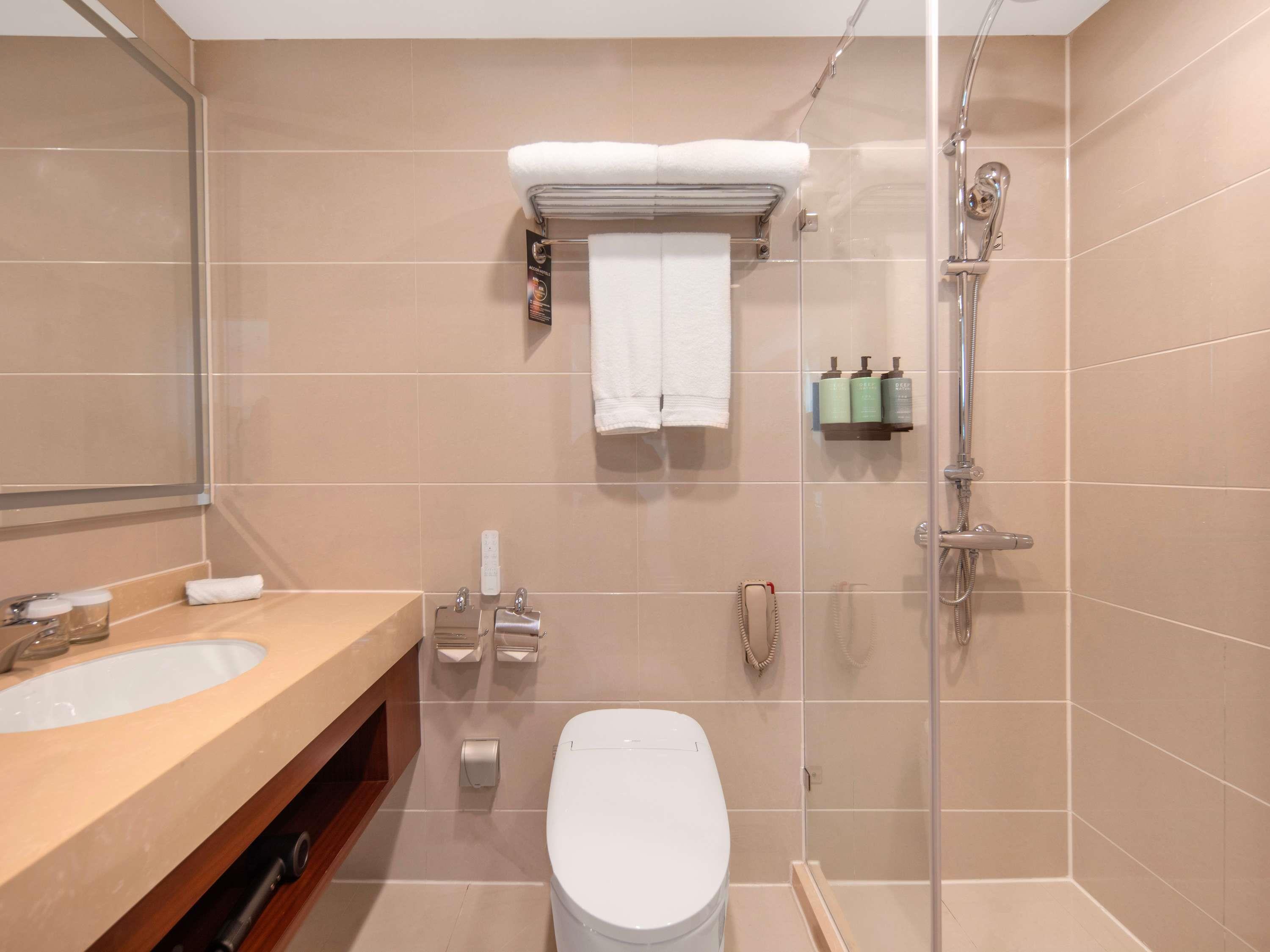 Junior Suite Queen Size Bed