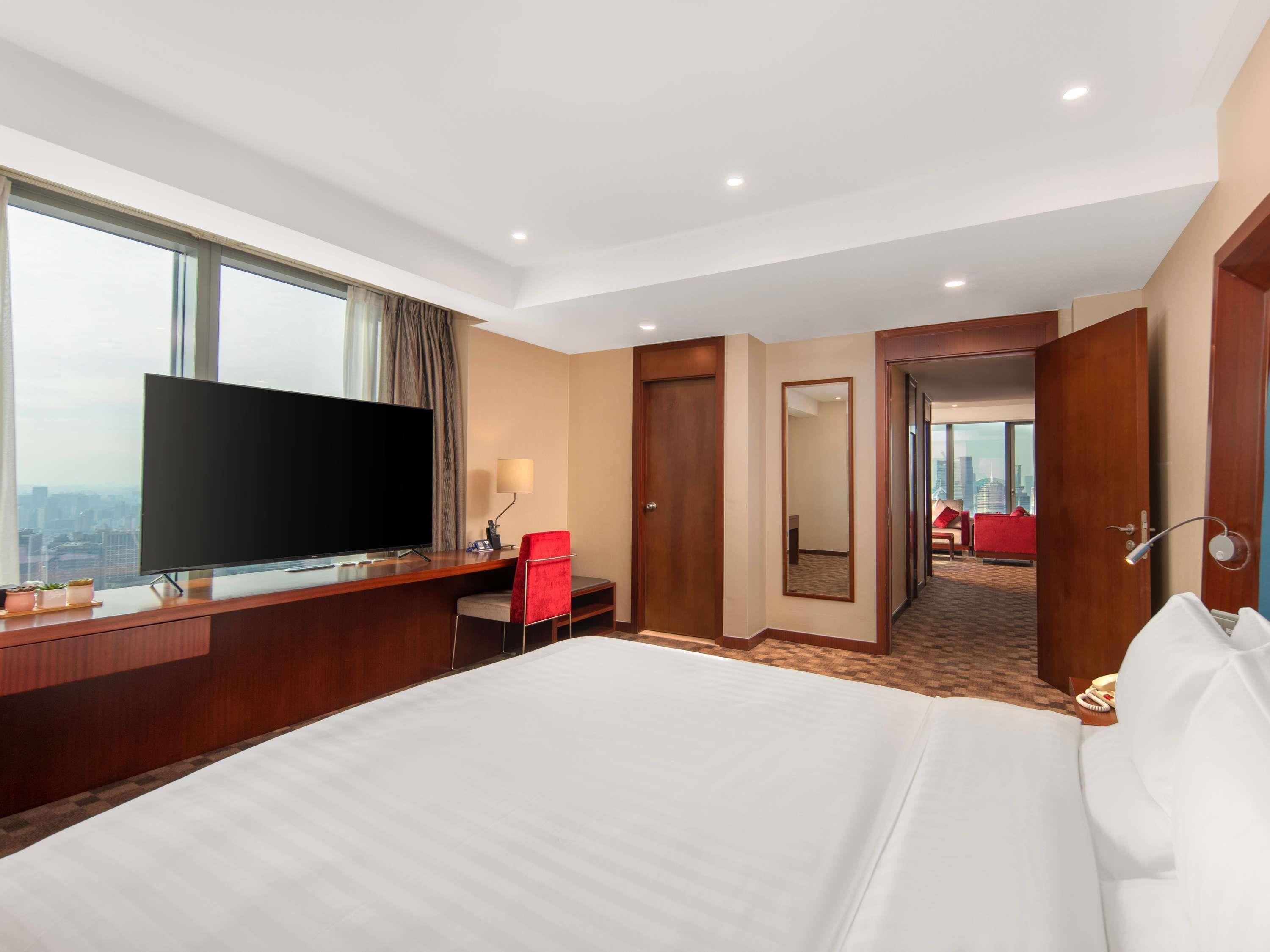 Junior Suite Queen Size Bed