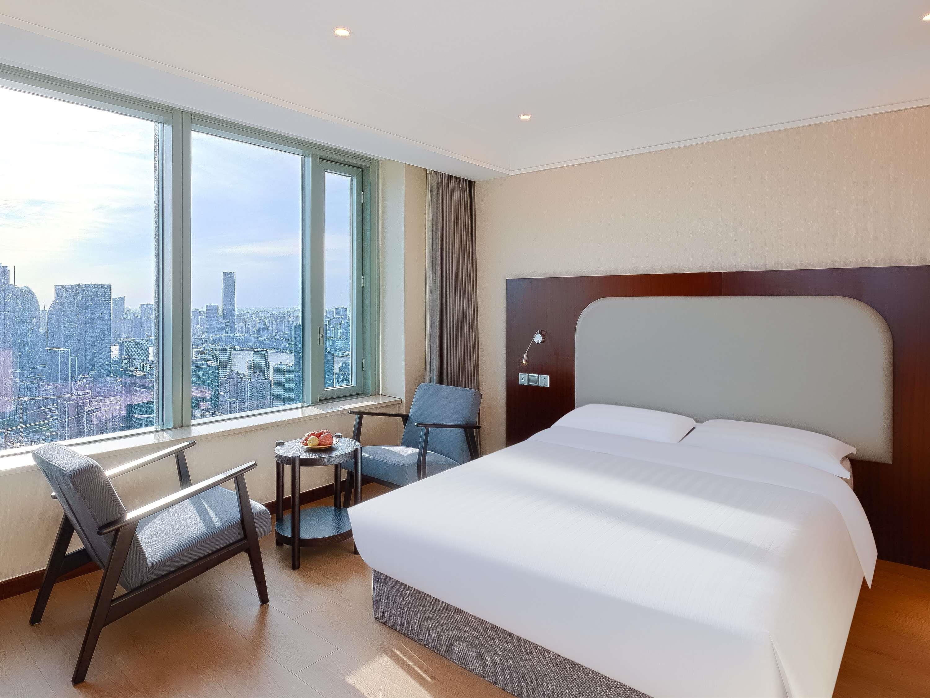 Junior Suite Queen Size Bed