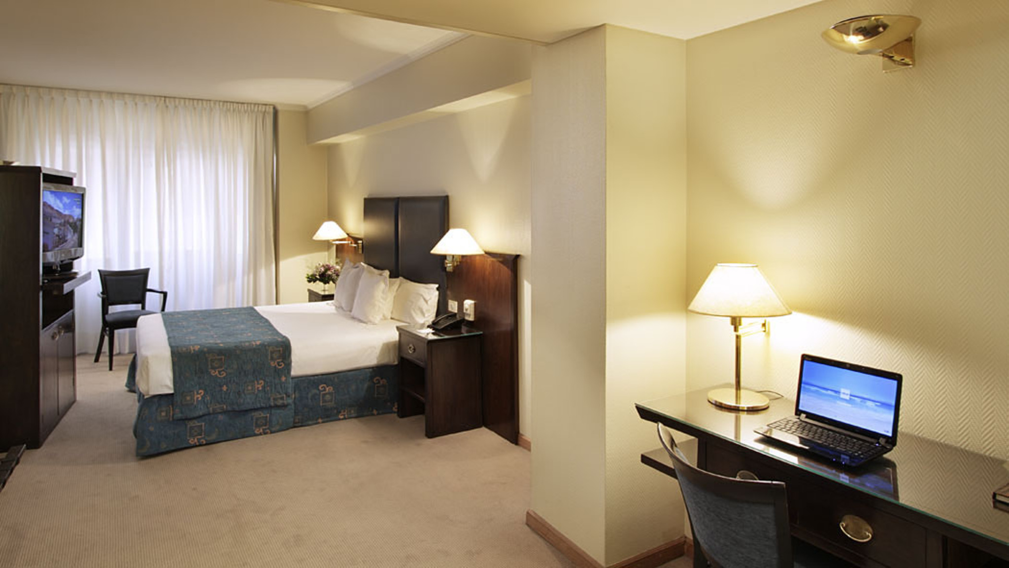 Double Queen Size Bed