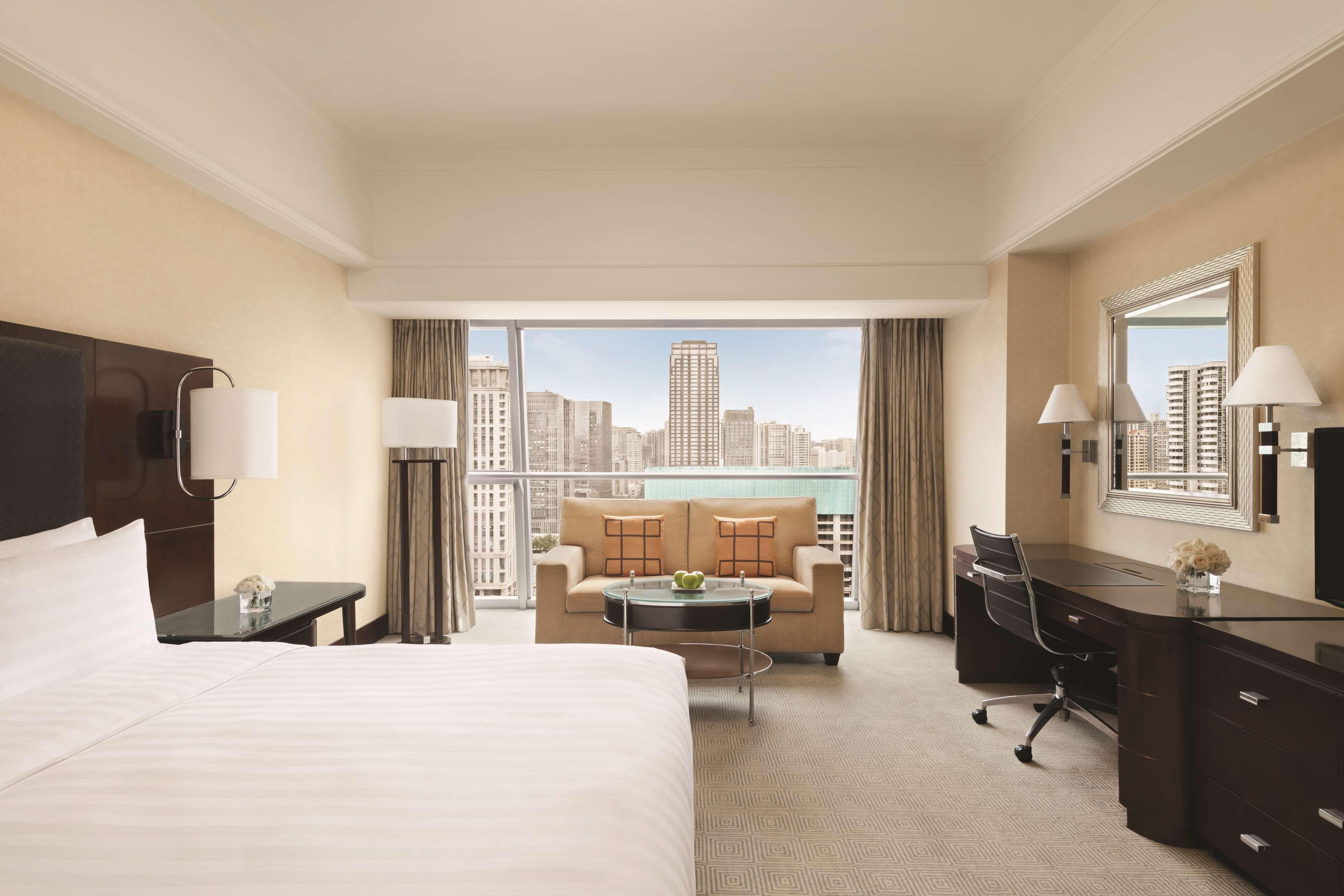 Suite Deluxe King Bed