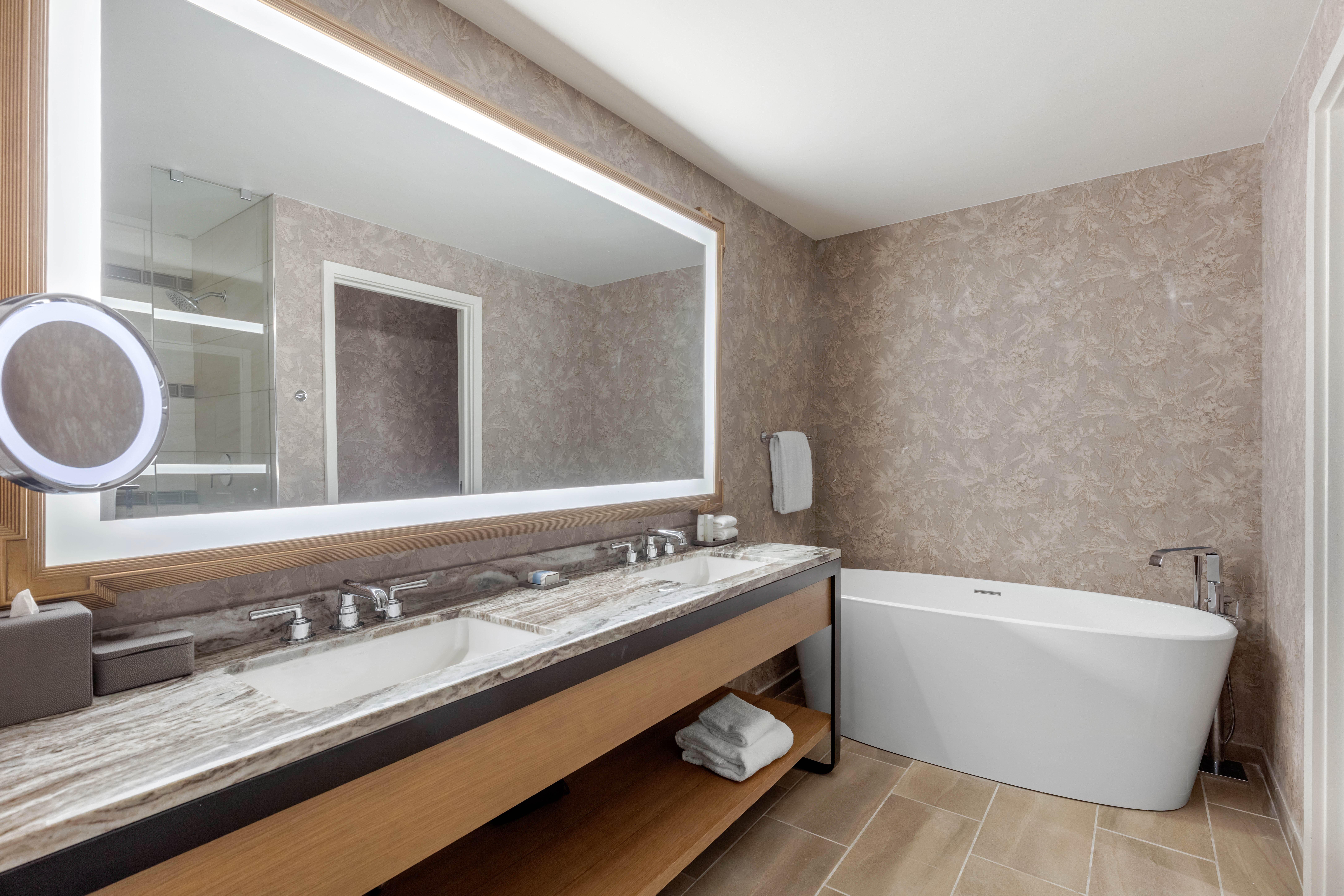 Suite Deluxe with Balcony