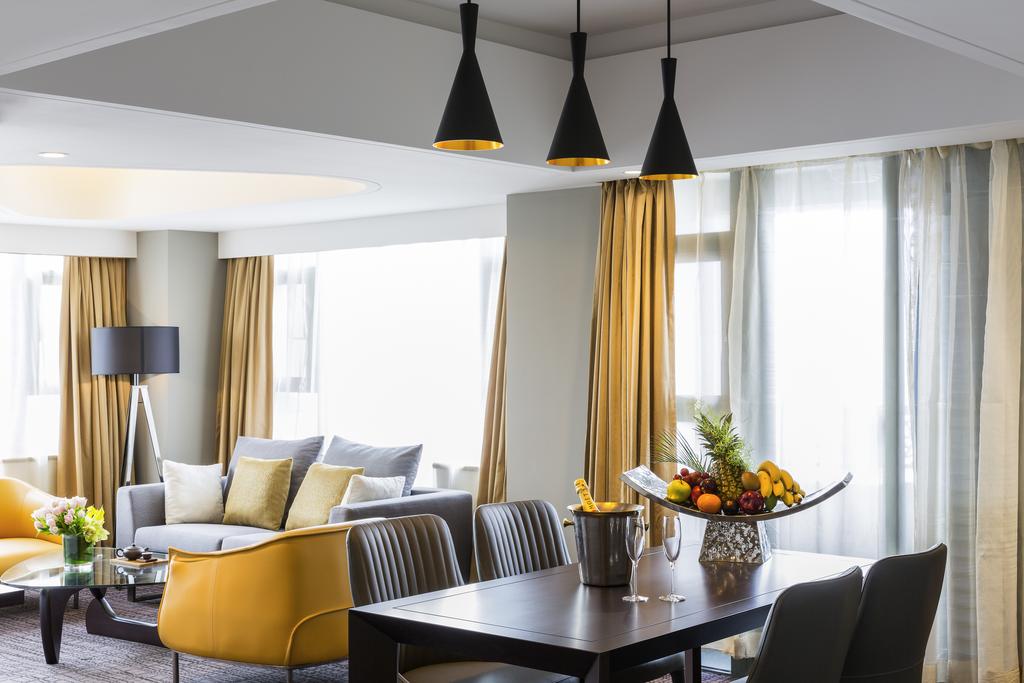 Suite Queen Bed Two Bedrooms