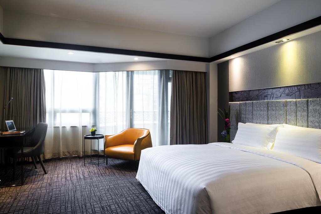 Double Deluxe City View King Bed