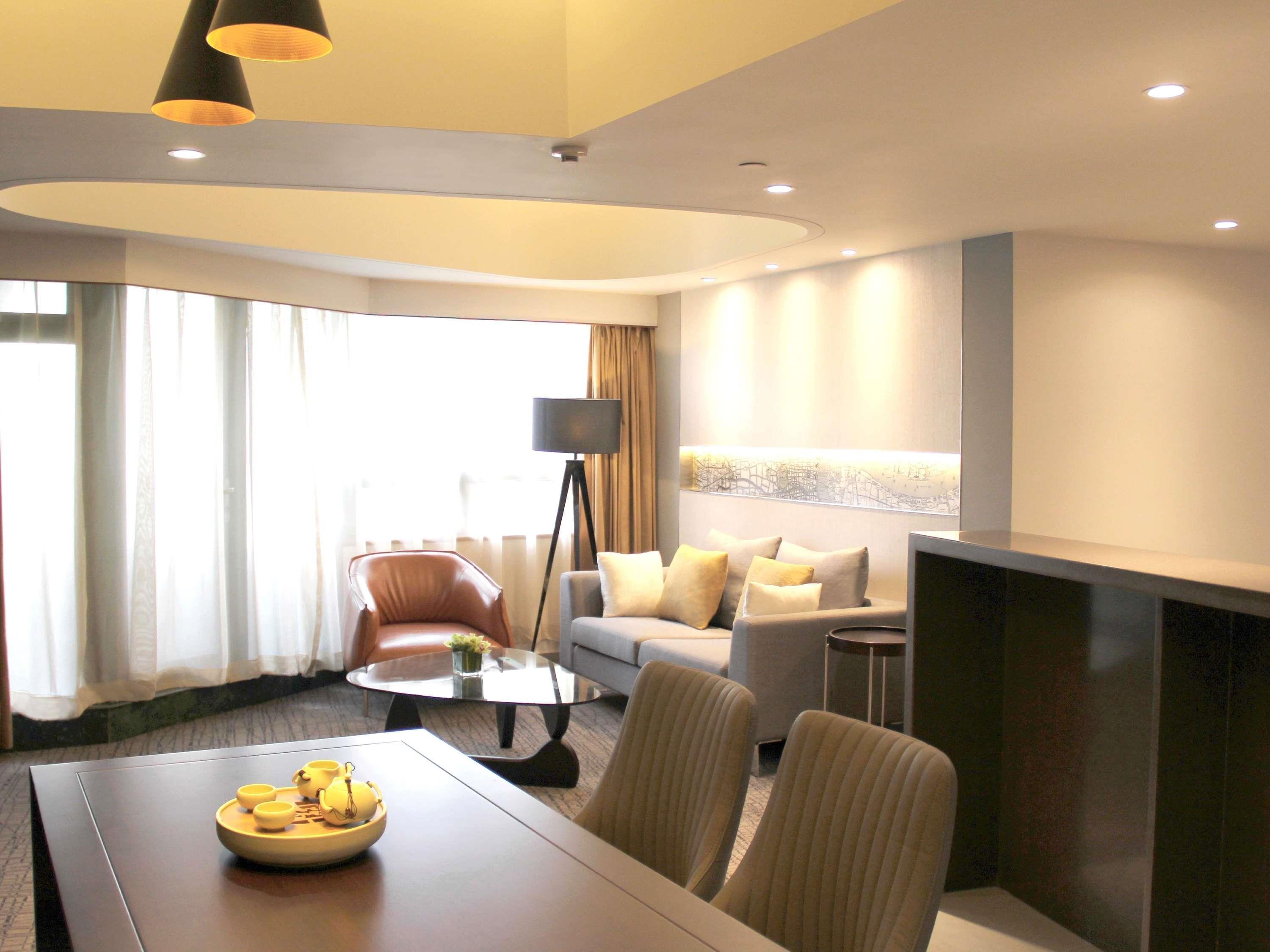 Suite Queen Bed Two Bedrooms