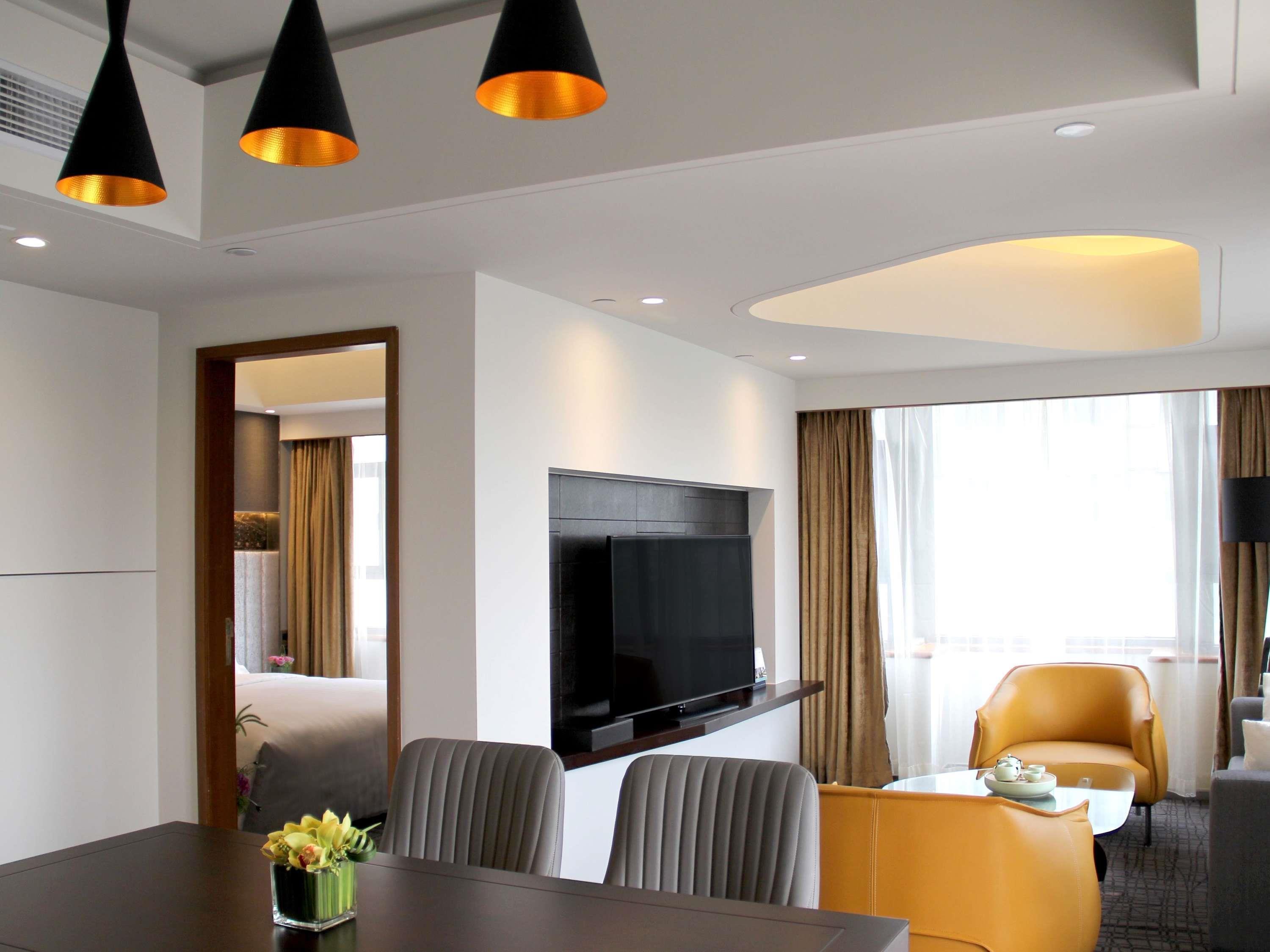 Suite Queen Bed Two Bedrooms