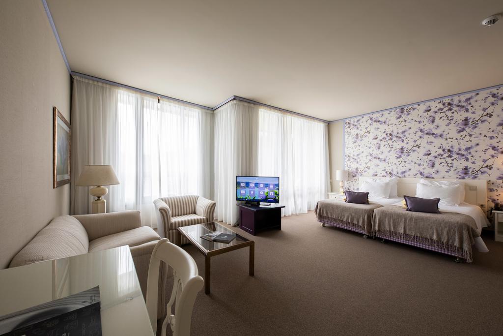 Junior Suite Garden View