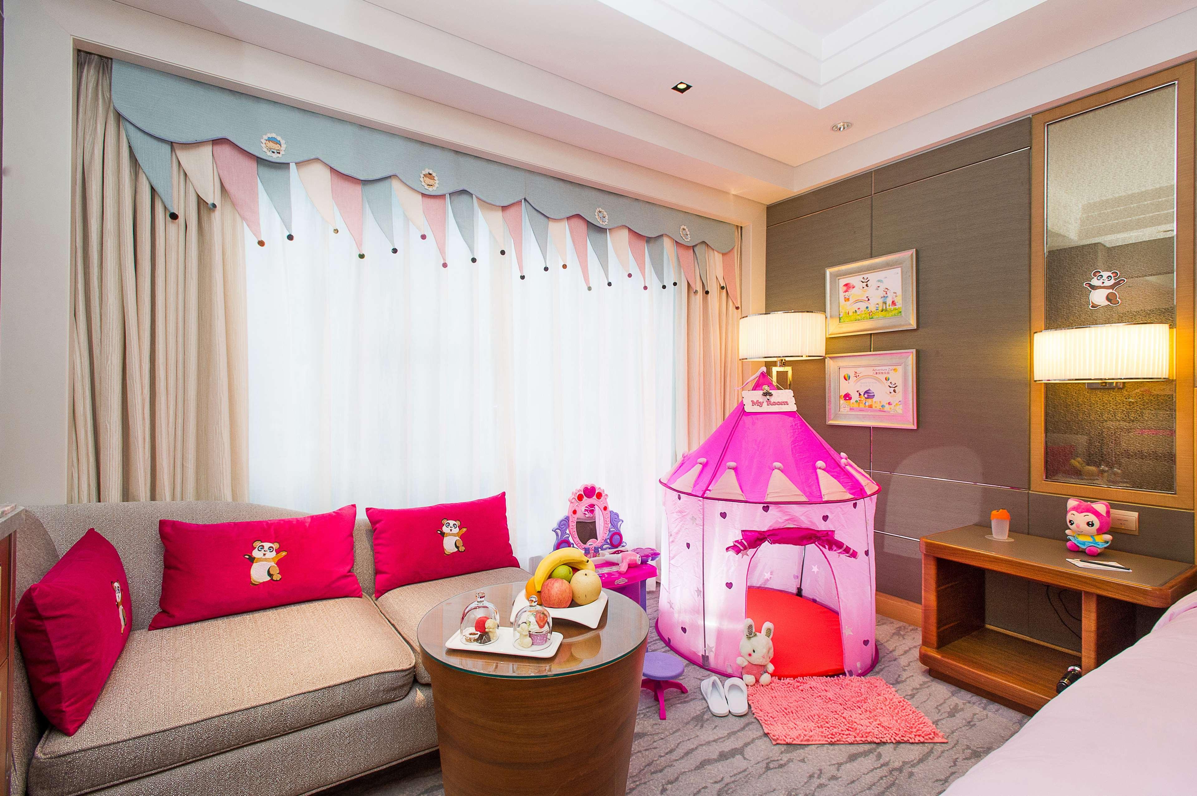 Double Club King Bed