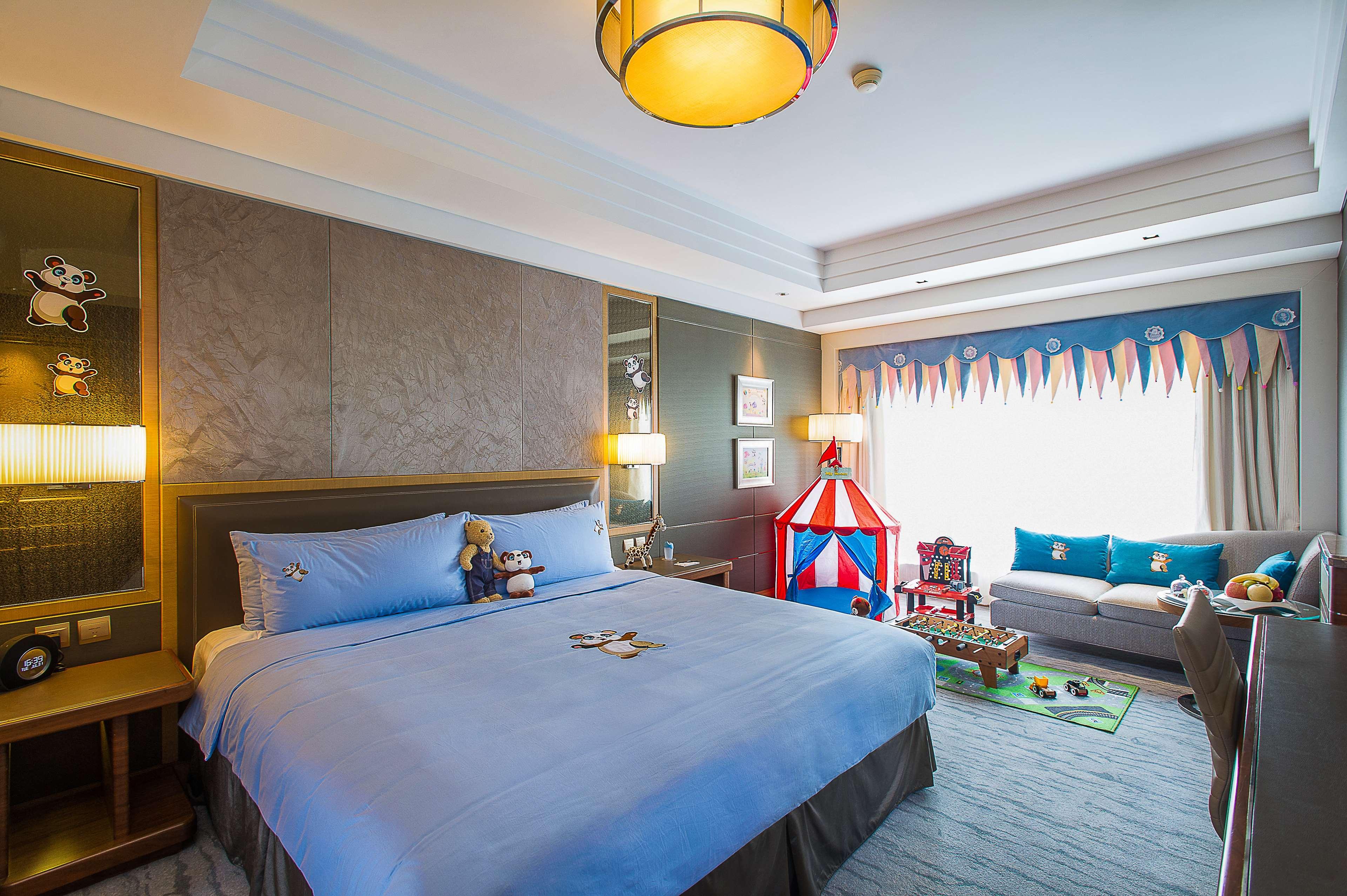 Double Deluxe King Bed