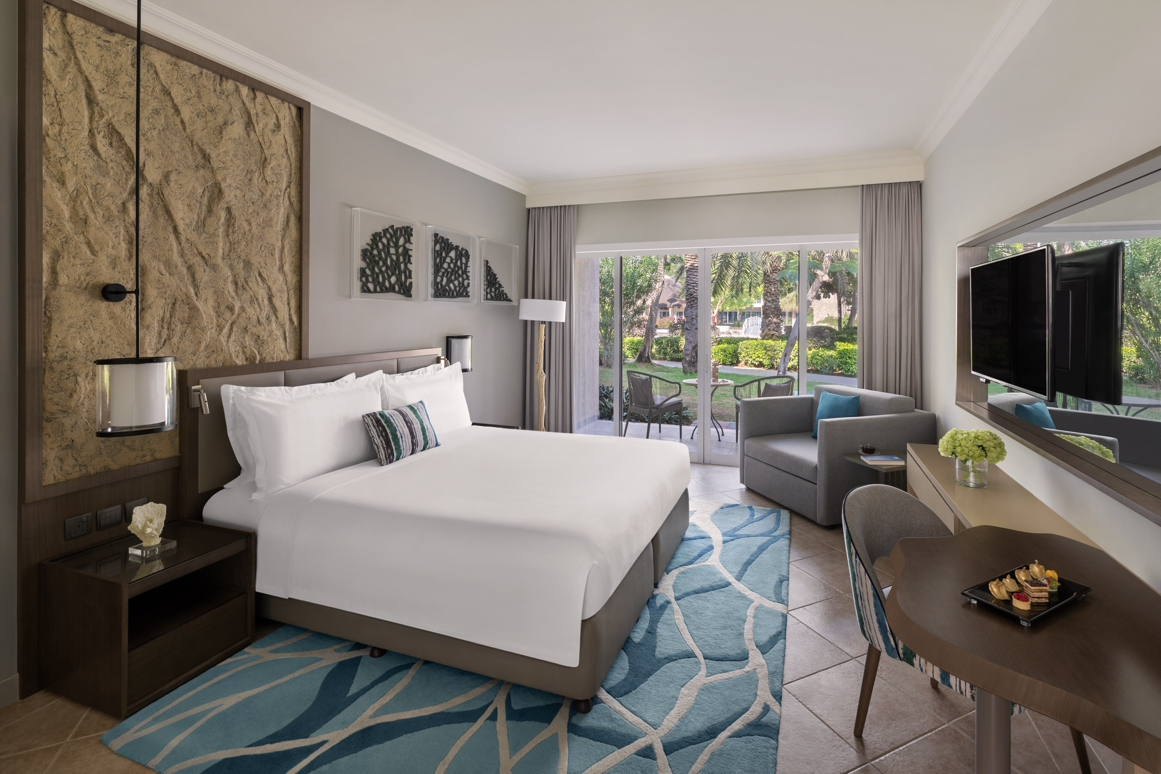 Double Garden View King Bed