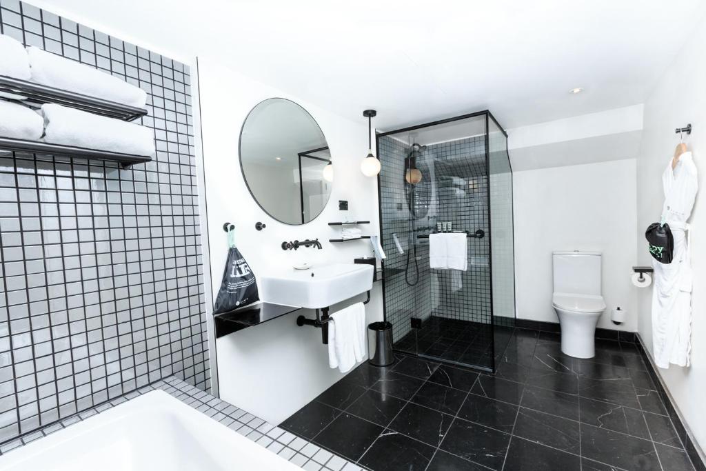 Room Deluxe King Bed