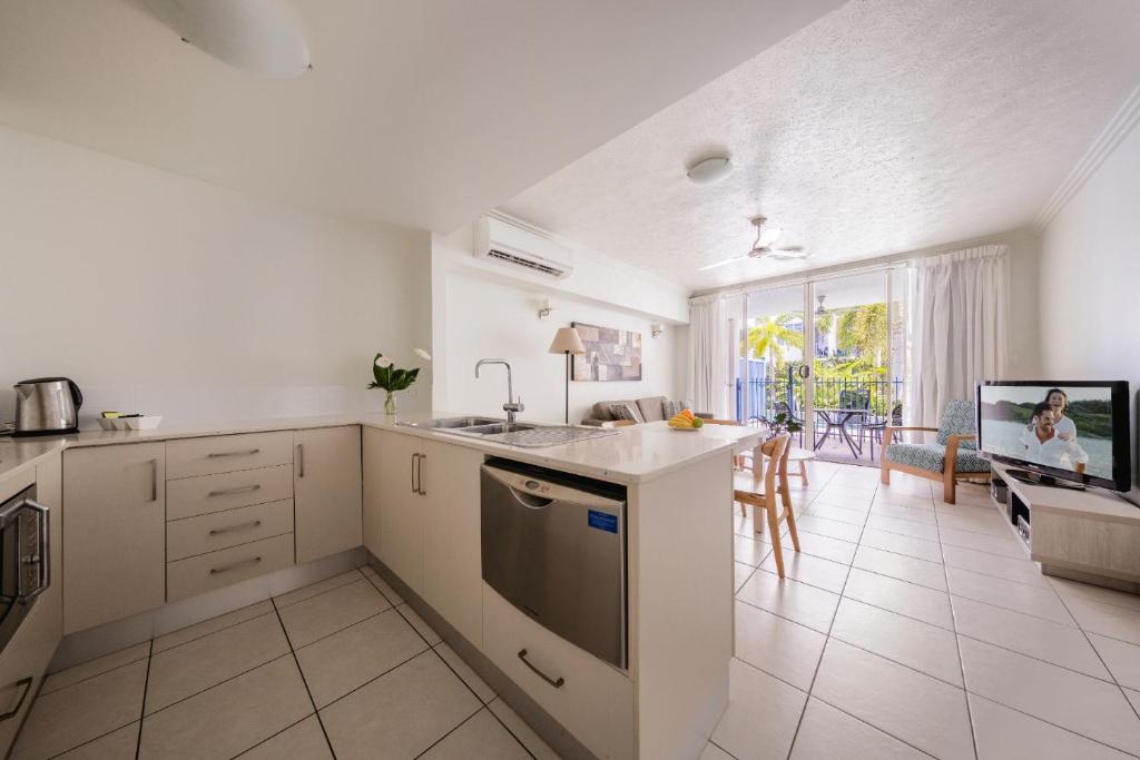 Apartment Pool View One Bedroom