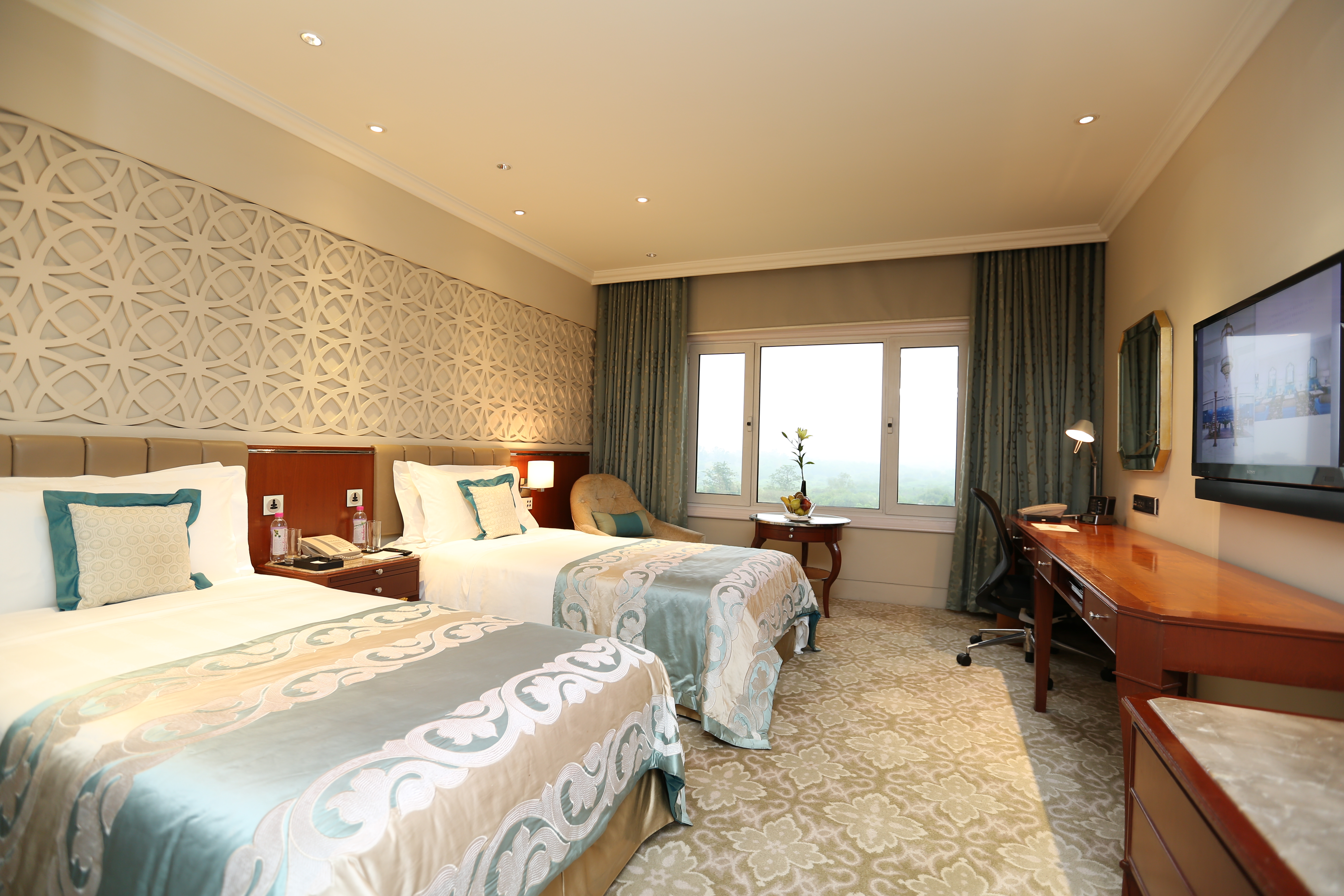 Twin Deluxe City View