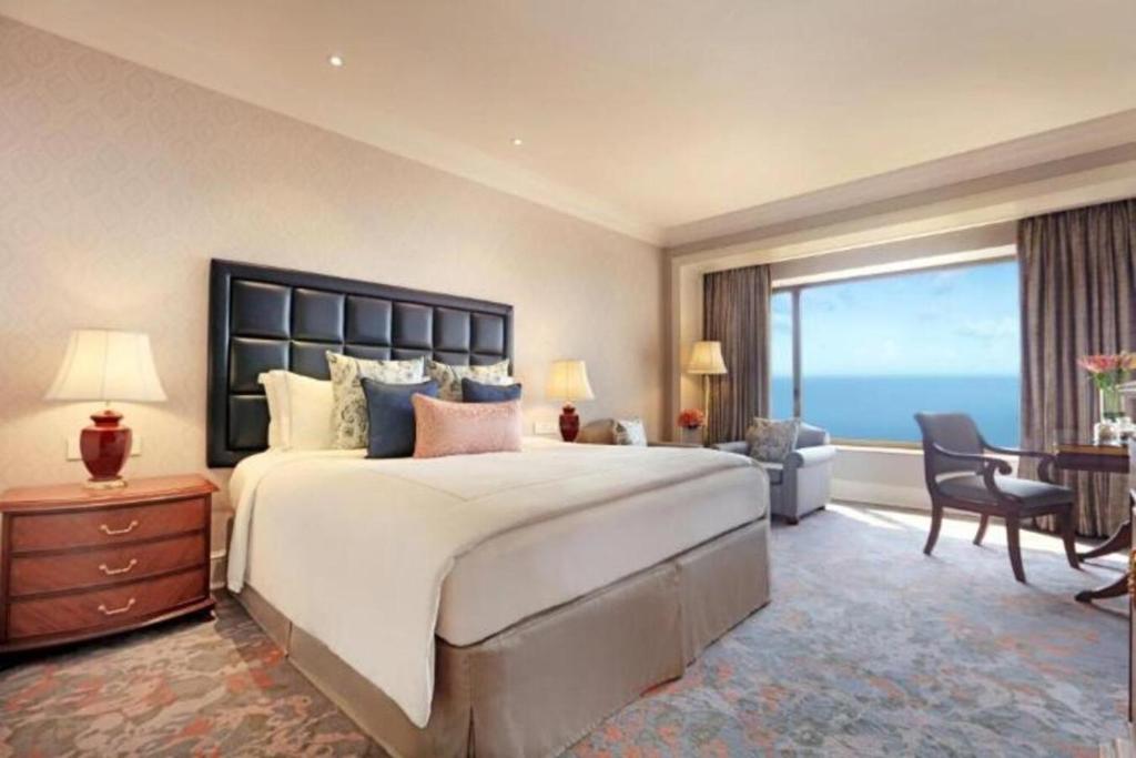Double Sea View King Bed