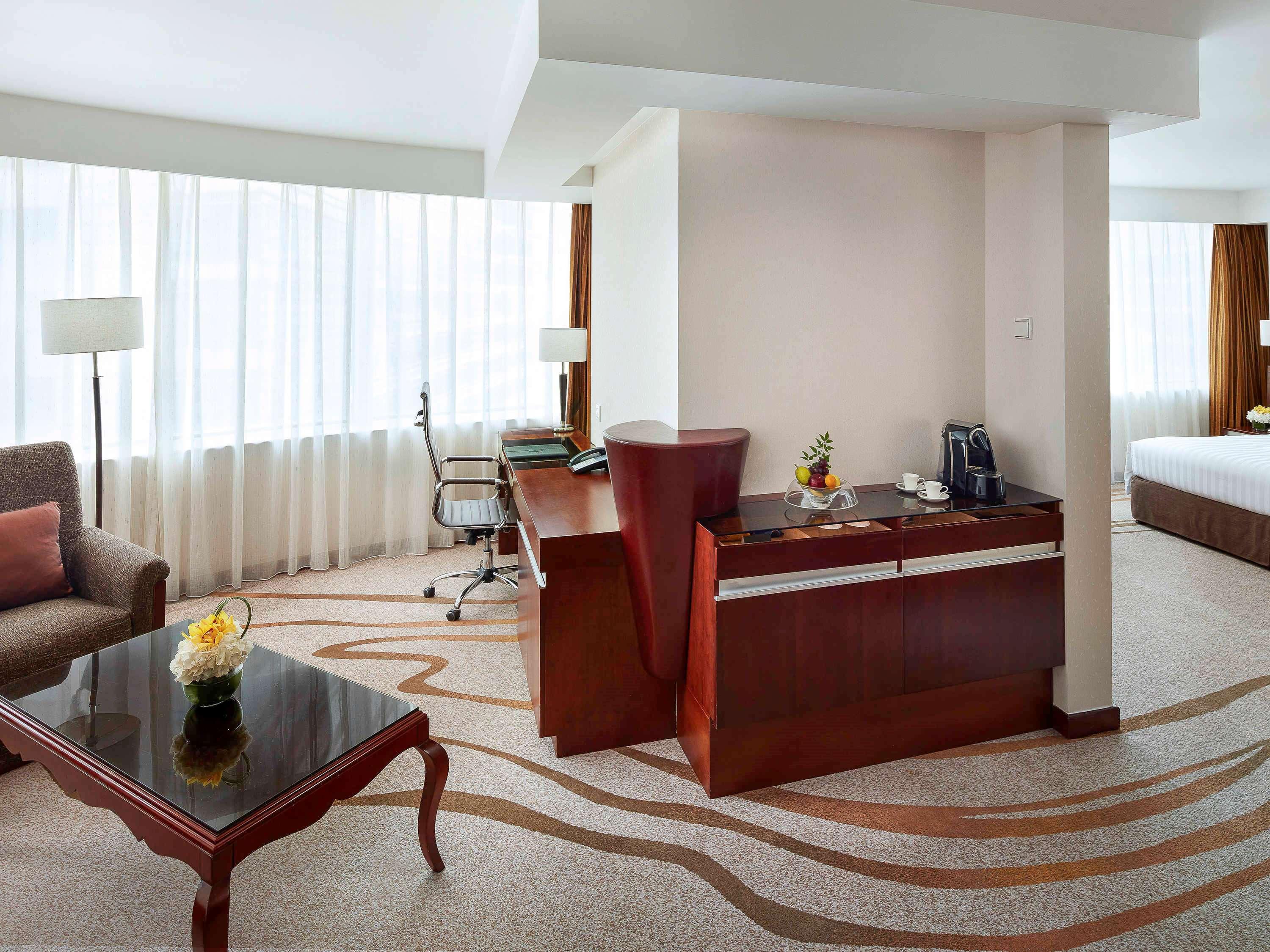 Studio Club King Bed