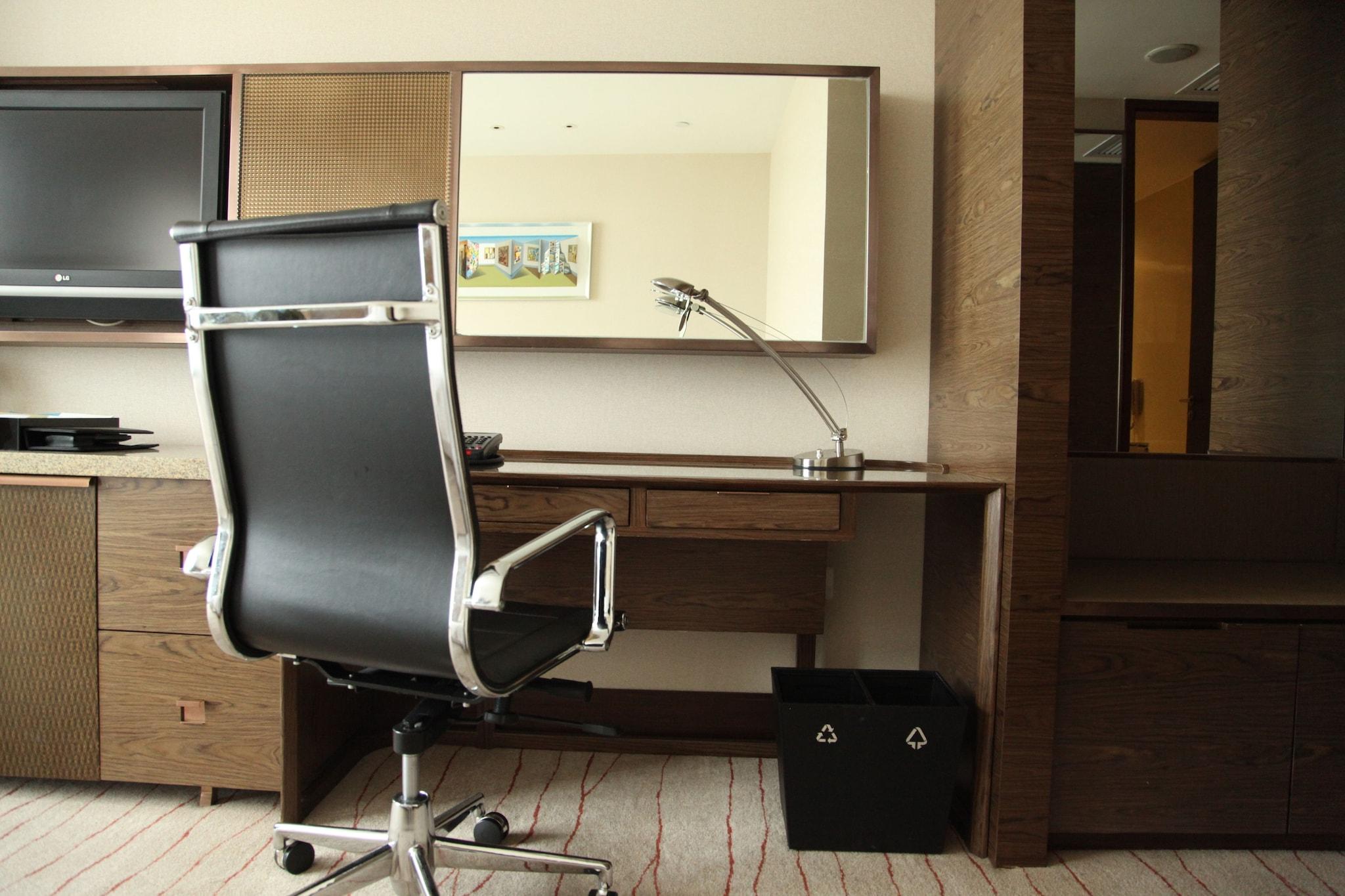 Suite City View King Bed