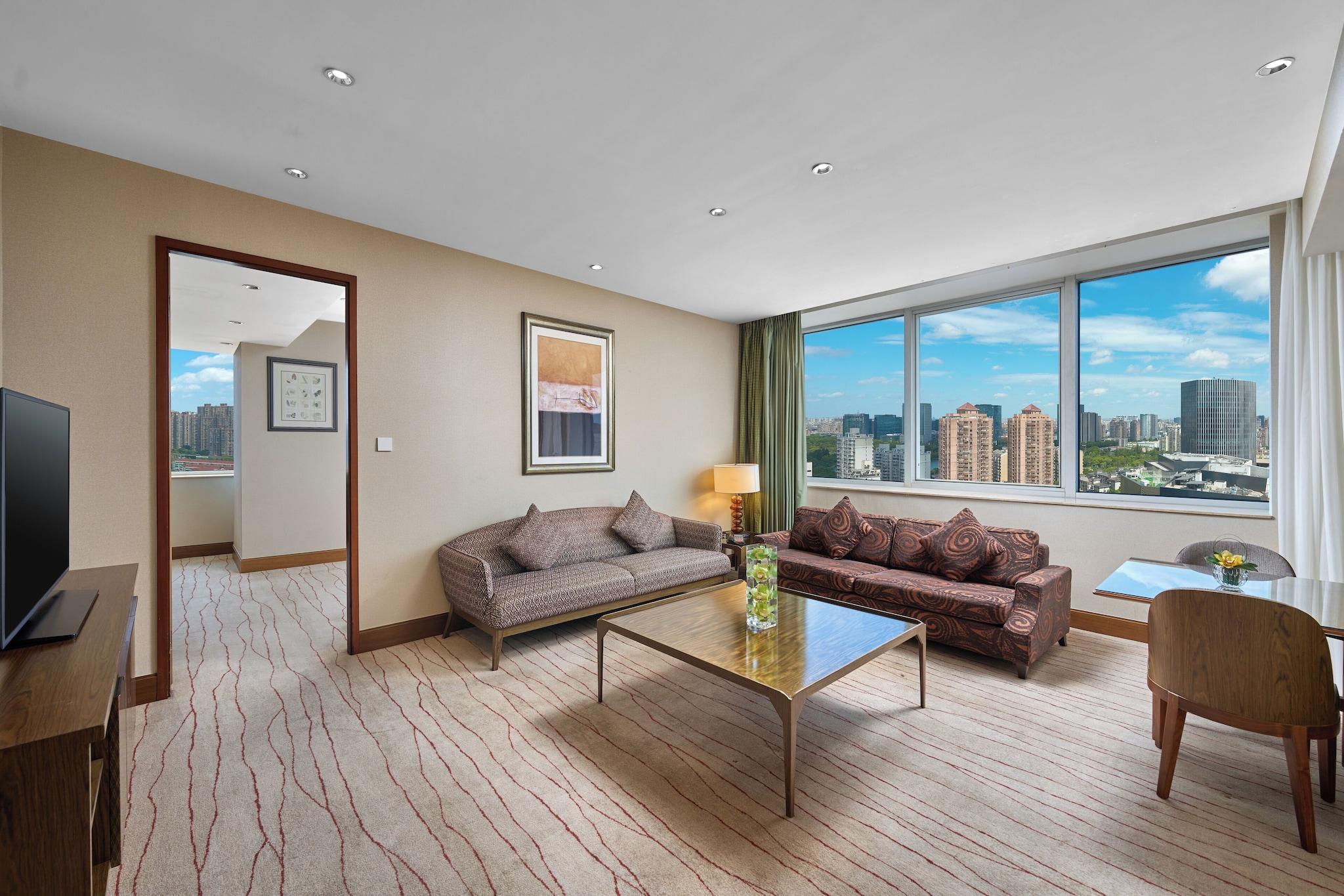 Suite City View King Bed