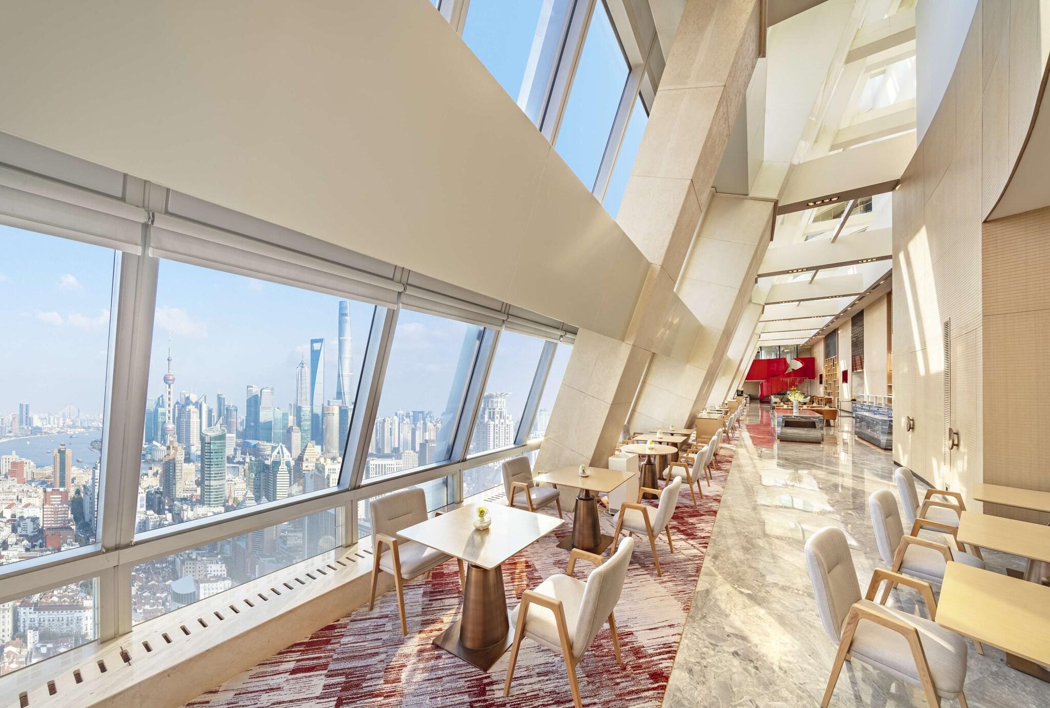 Suite City View King Bed