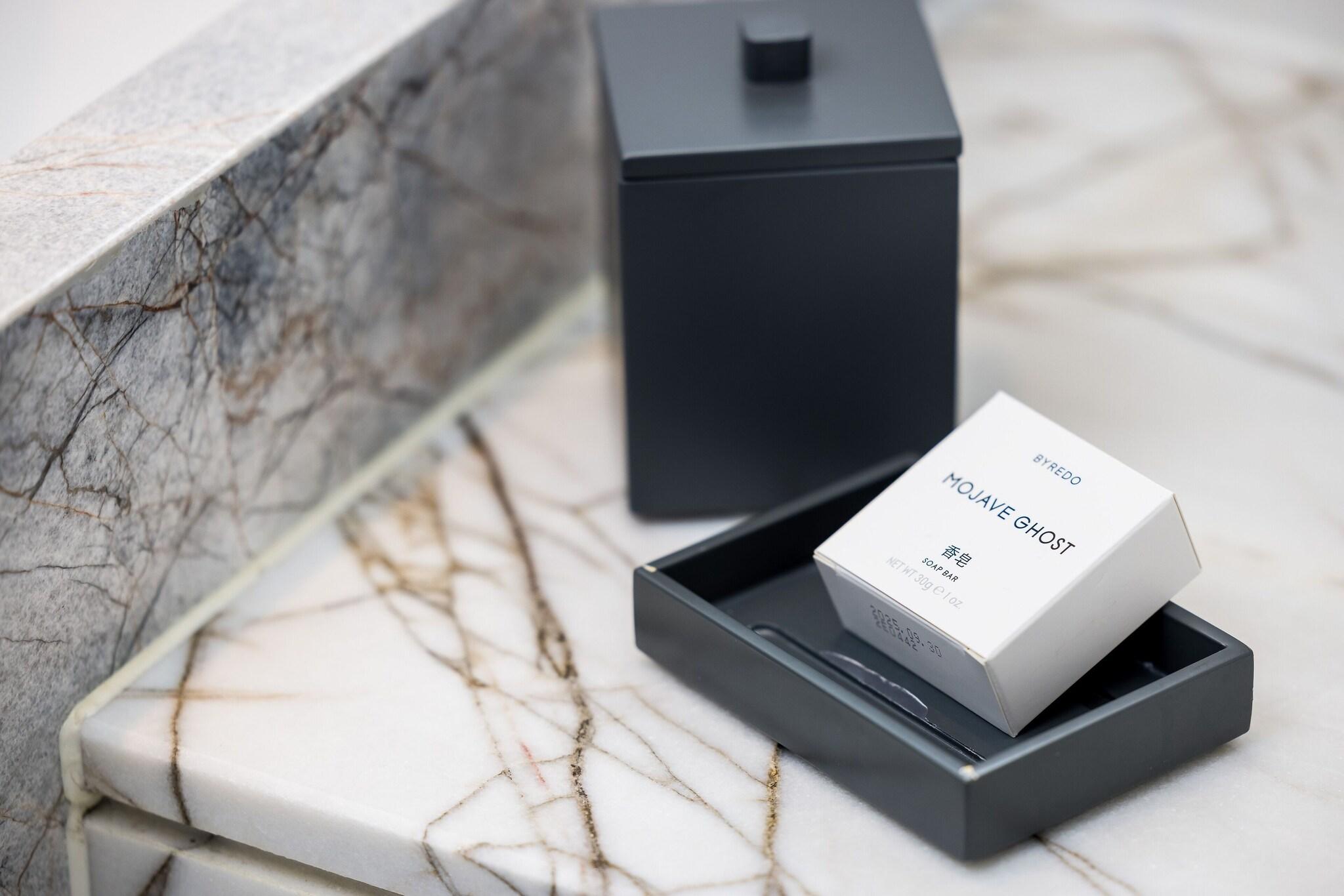 Suite City View King Bed