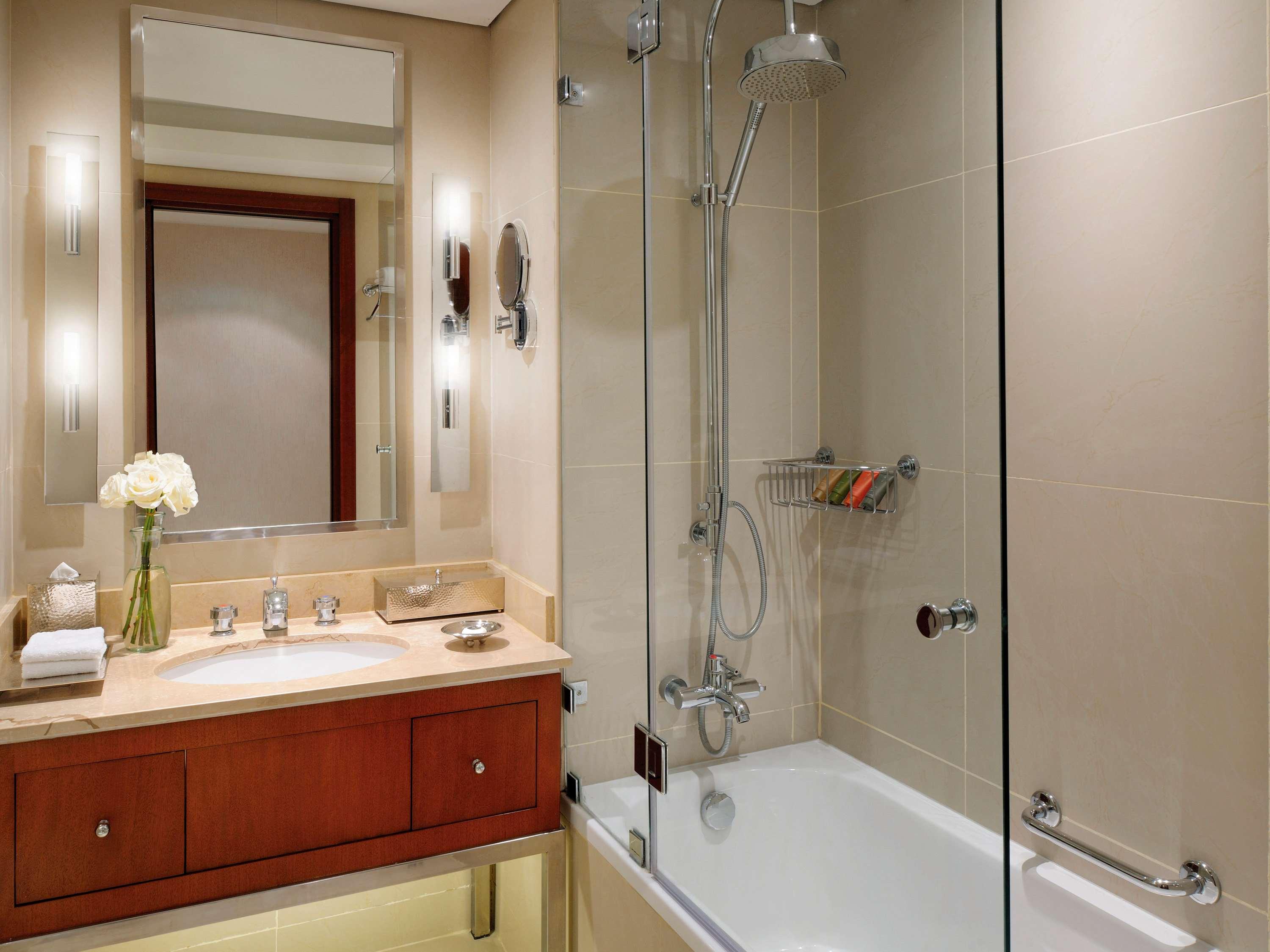 Room Connecting Room