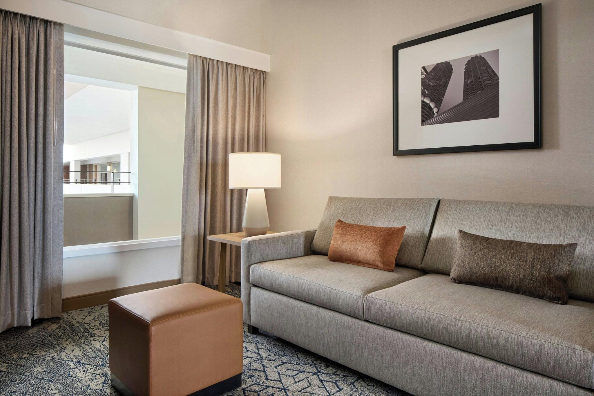 Suite King Size Bed