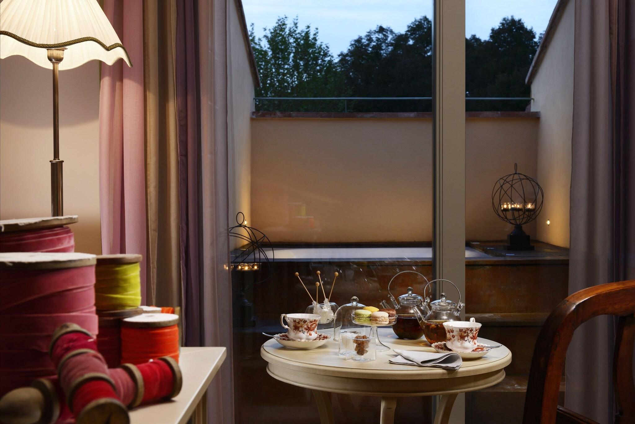 Double Queen Size Bed