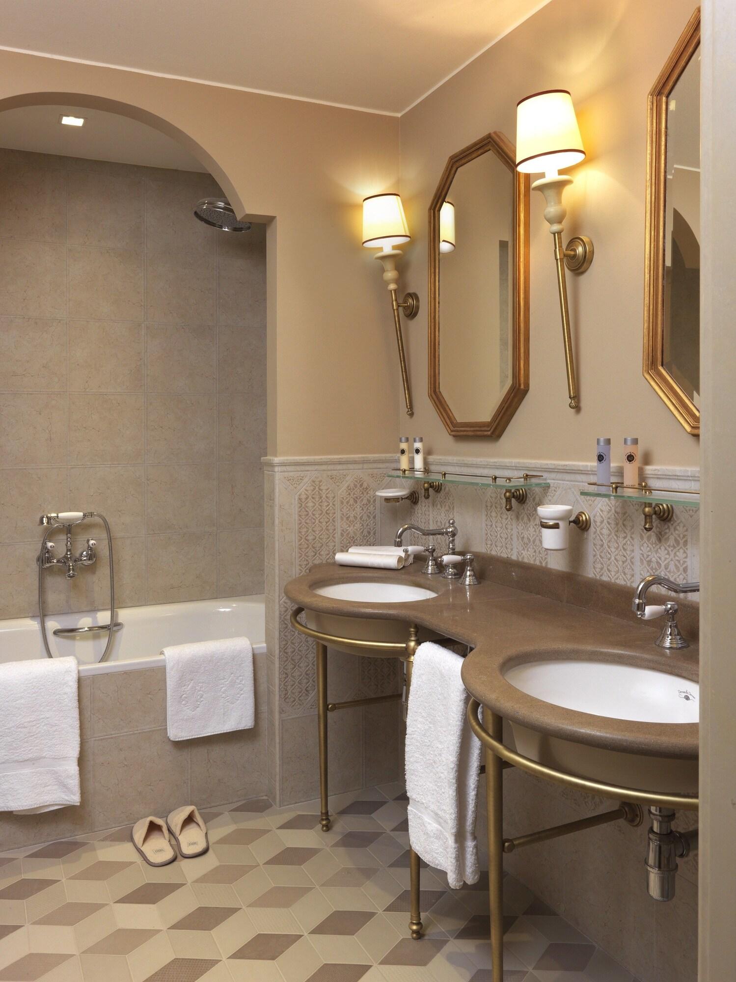 Suite Queen Size Bed