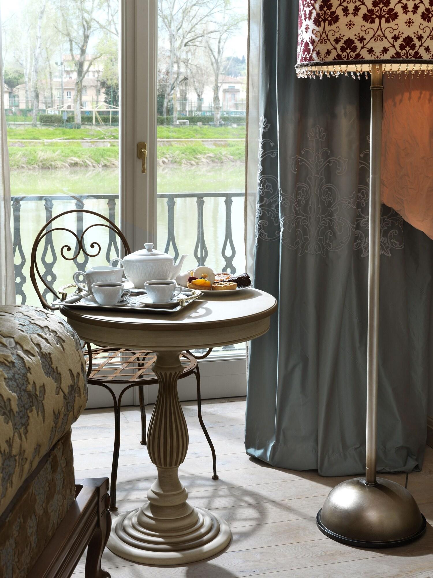 Suite Queen Size Bed