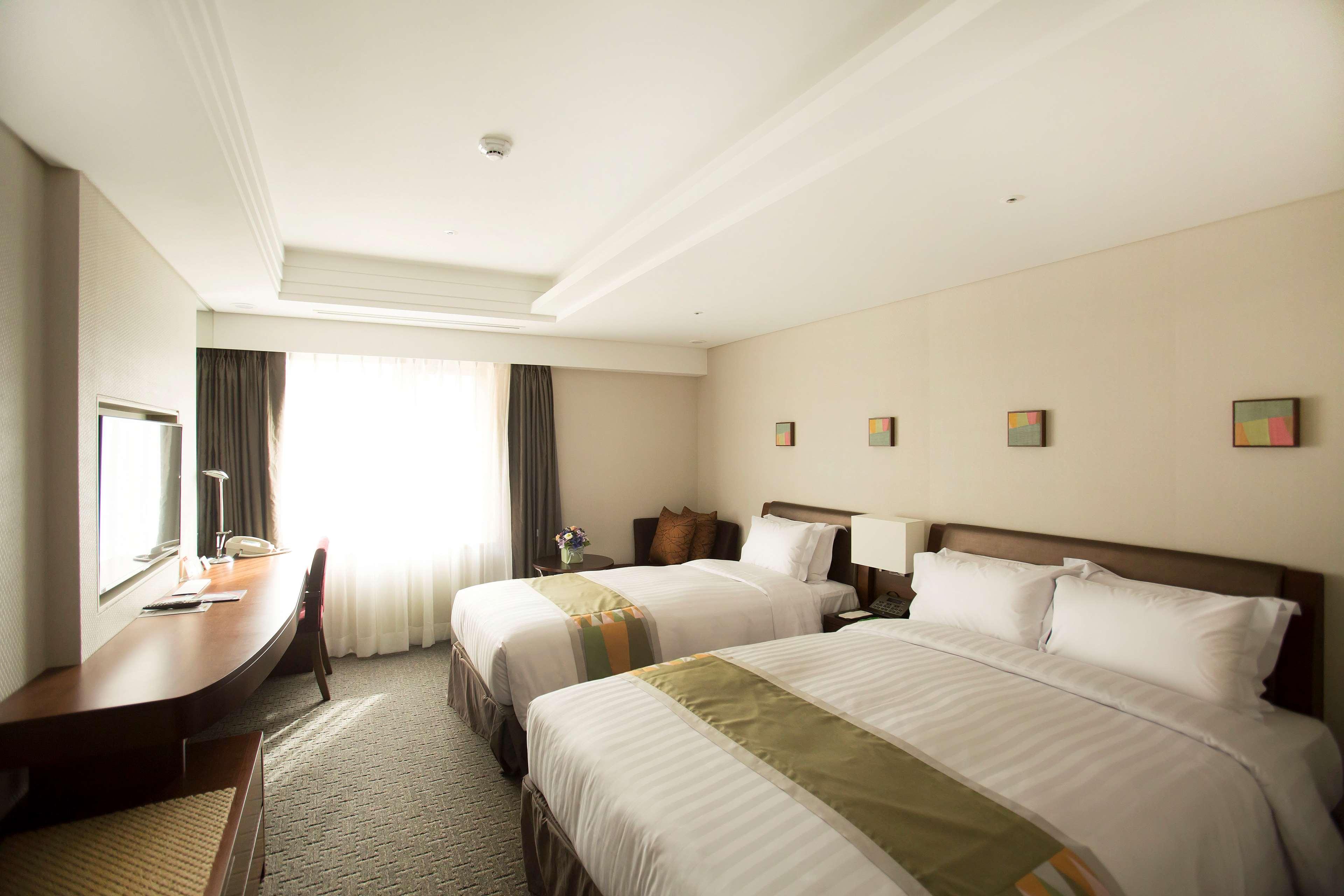 Room City View Two Beds