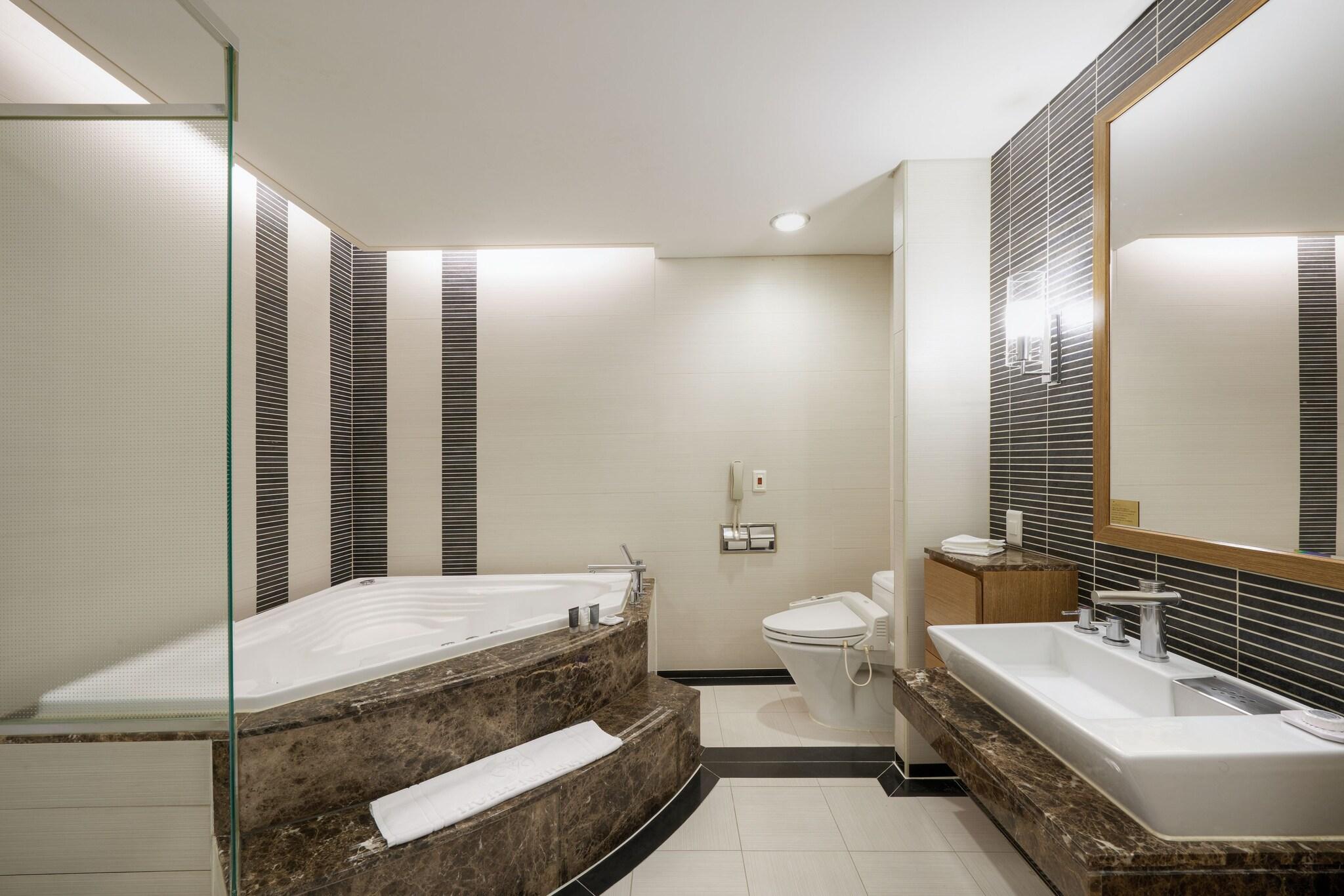 Suite Queen Size Bed