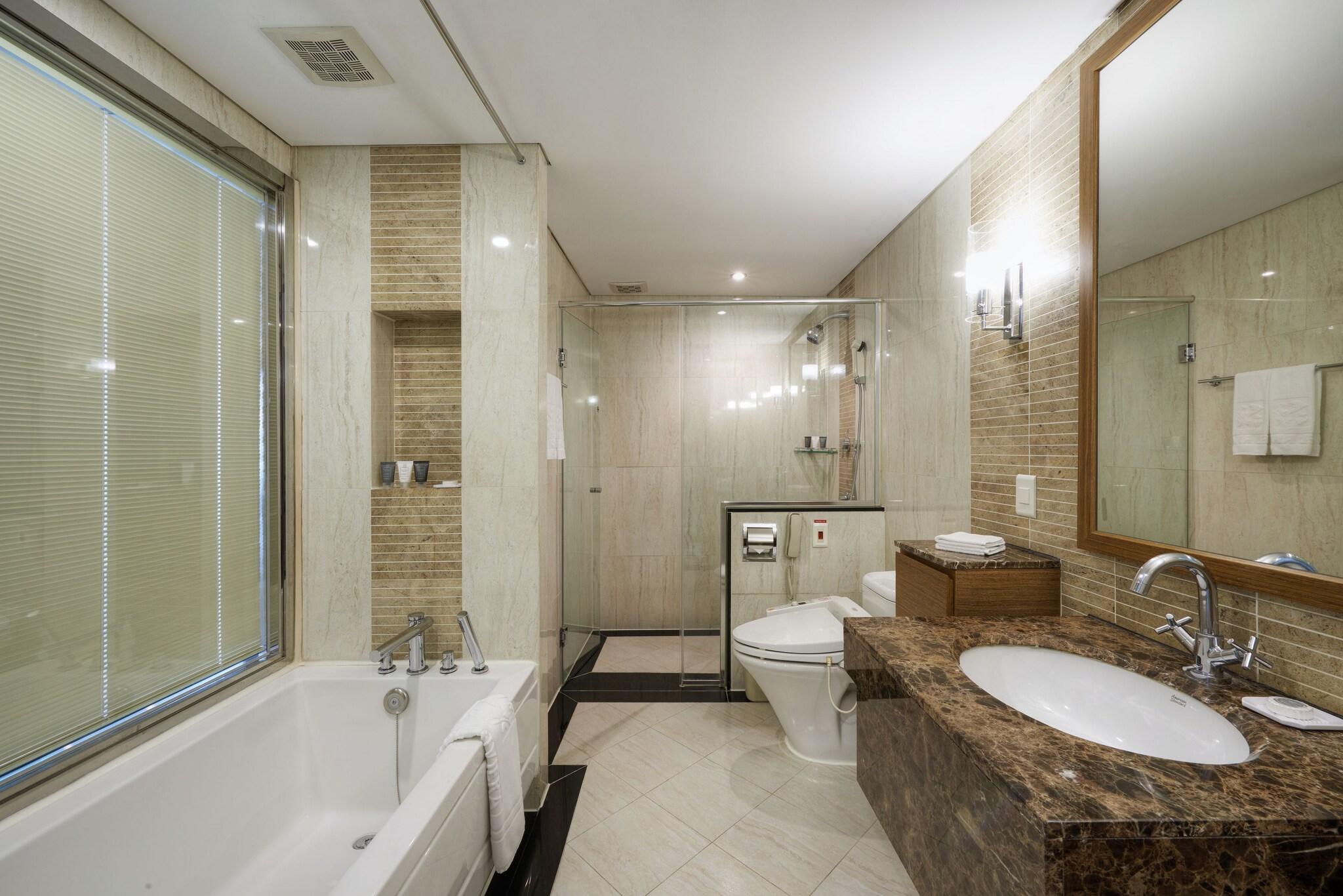 Suite Queen Size Bed