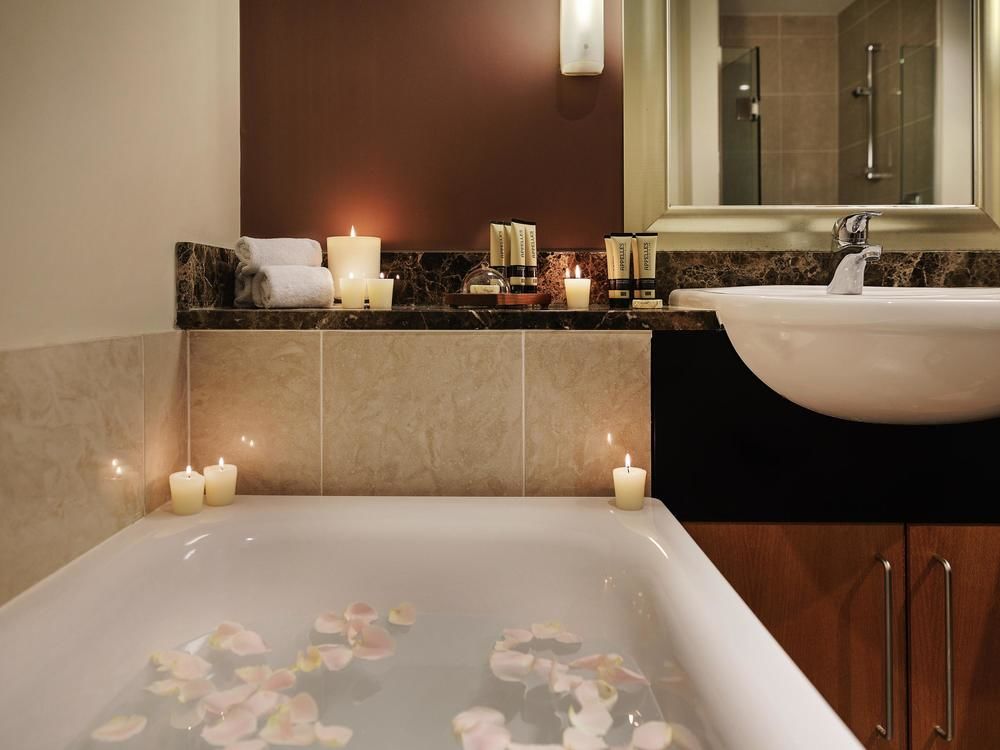 Studio City View Queen Bed