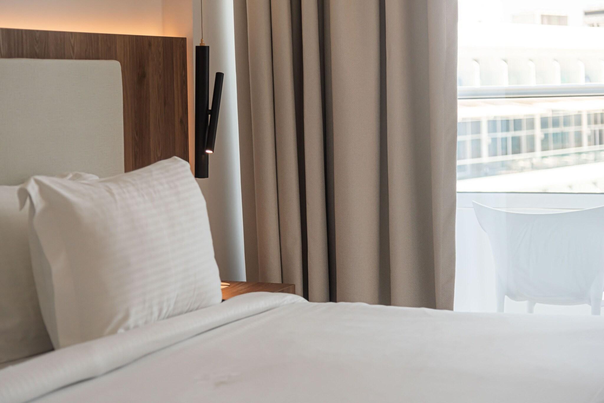 Family Room City View King Bed