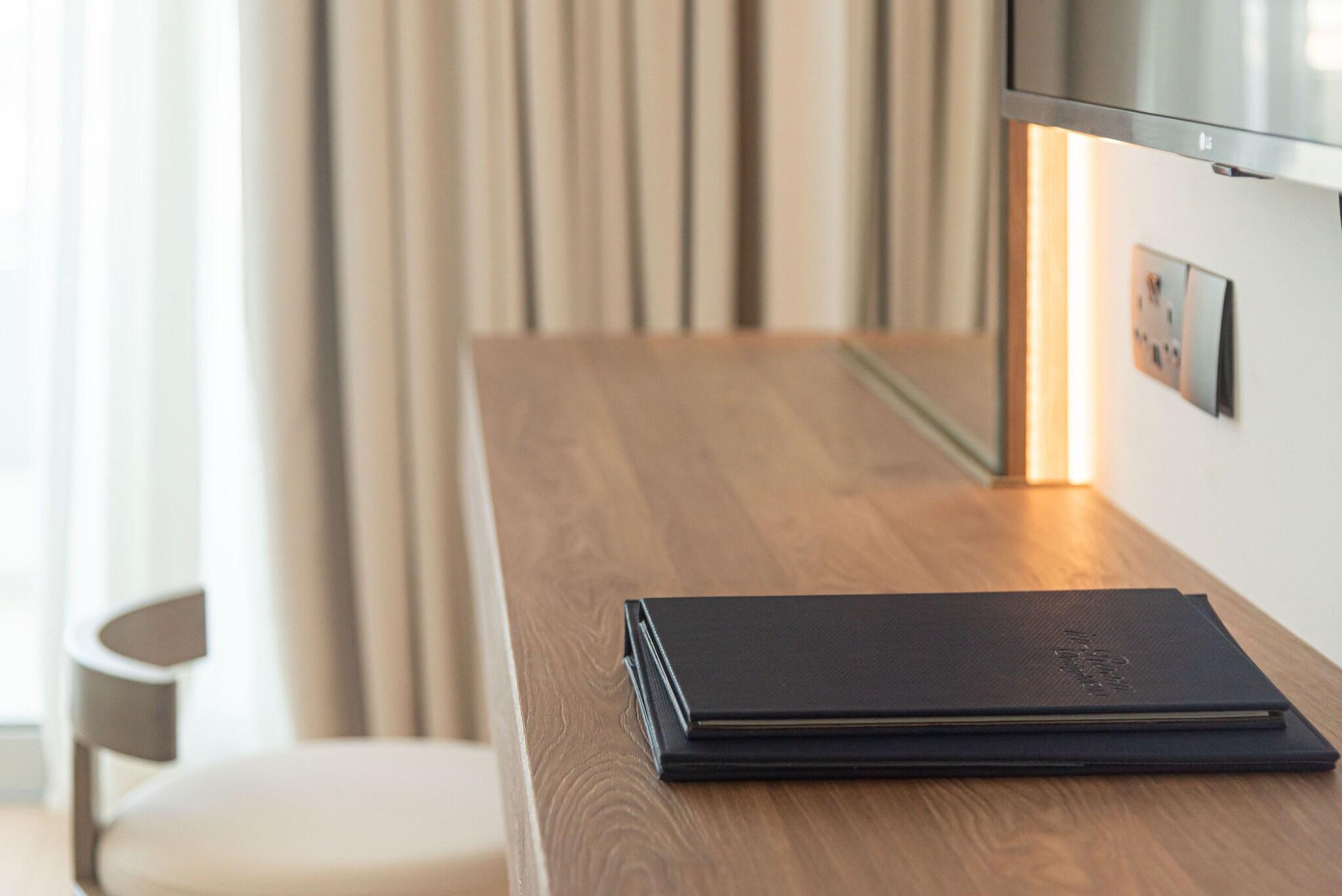 Family Room City View King Bed