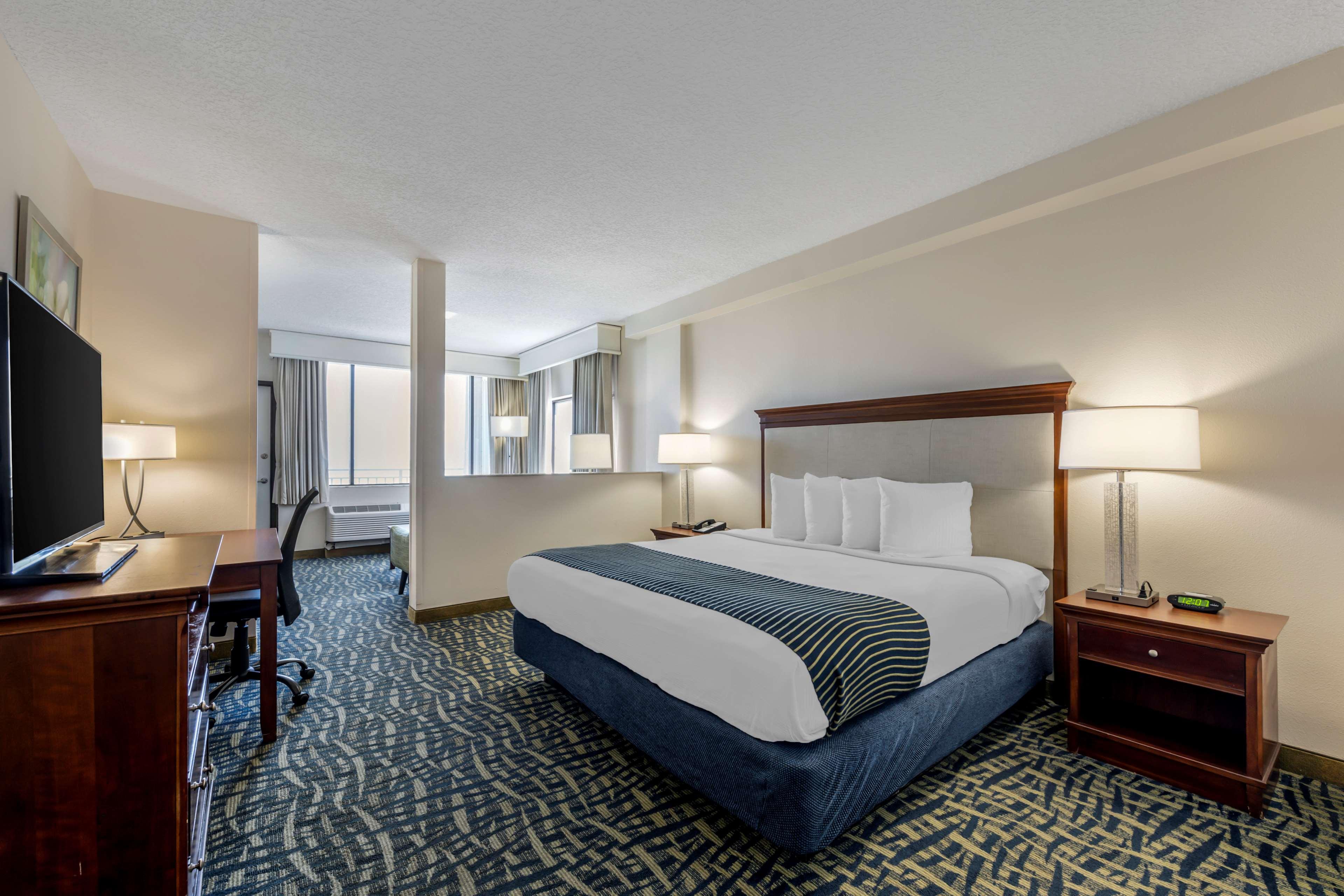 Junior Suite Ocean Front King Bed