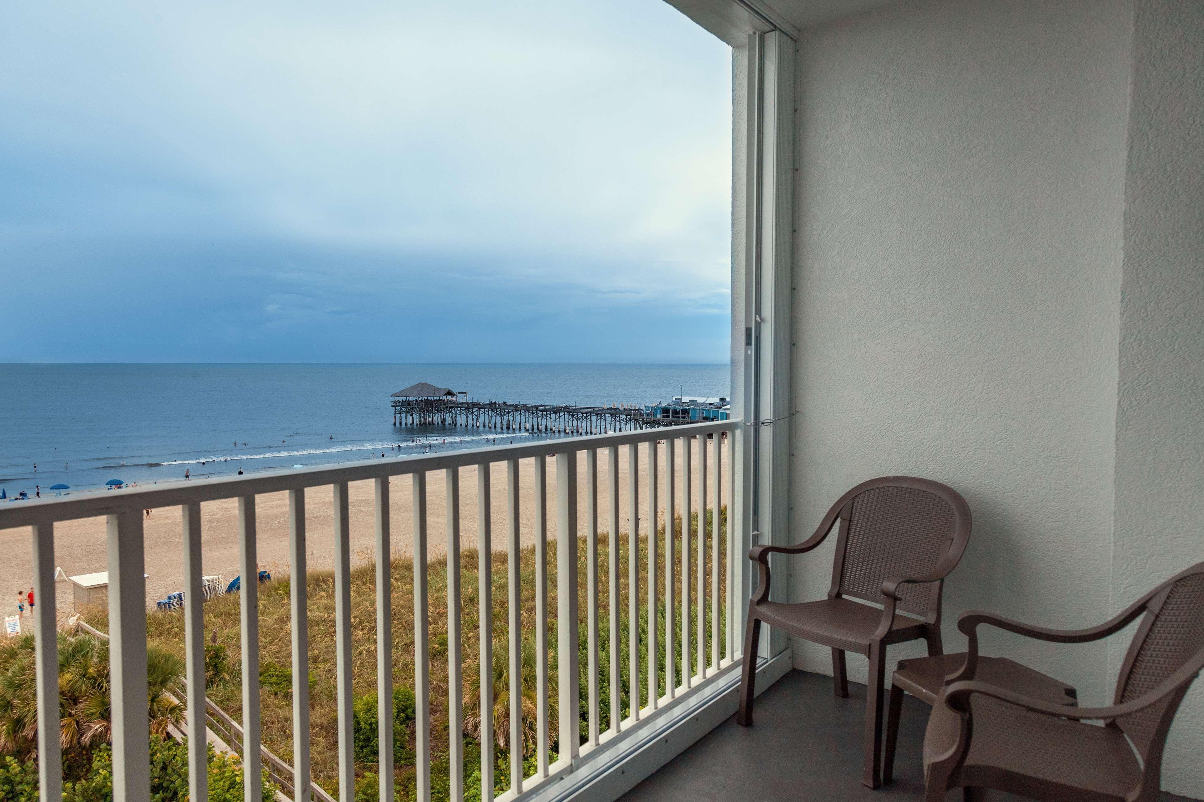 Junior Suite Ocean Front King Bed