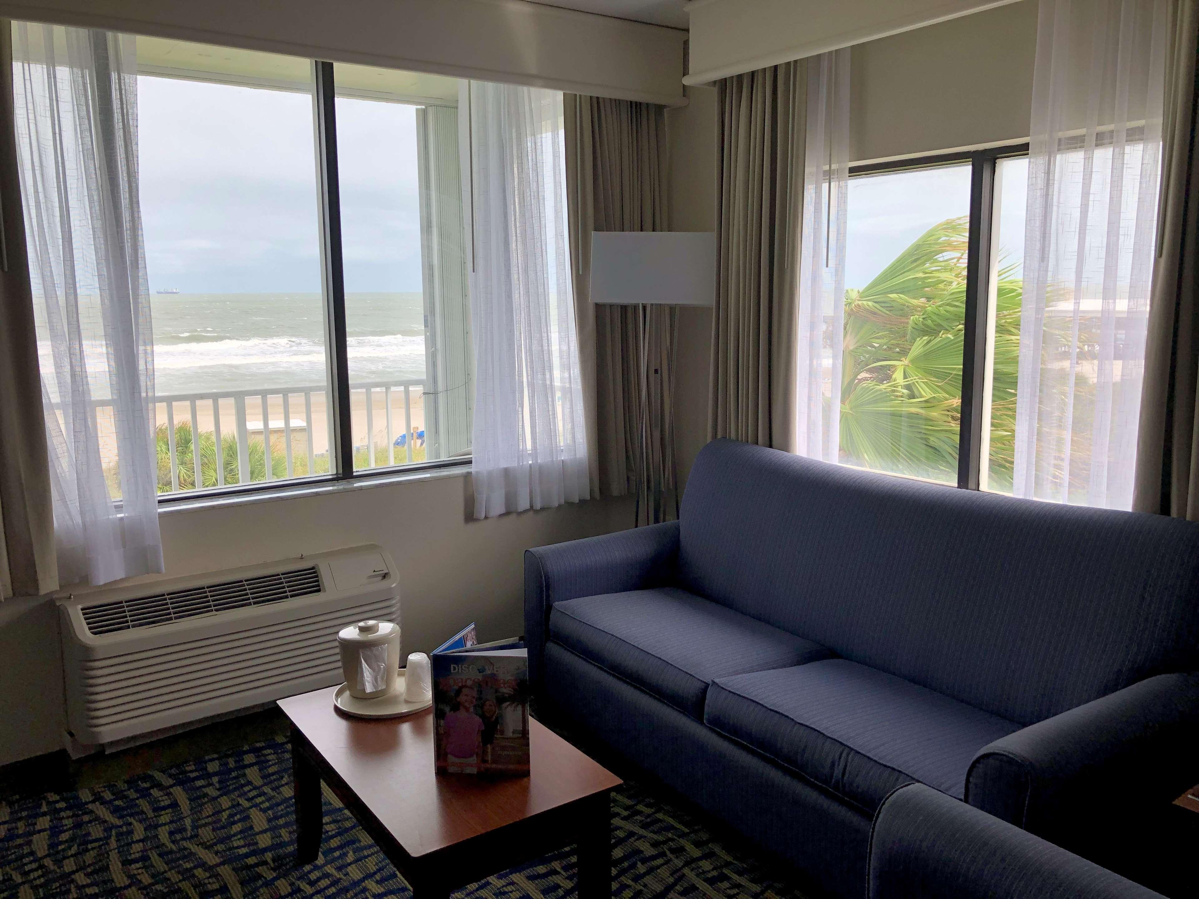 Junior Suite Ocean Front King Bed