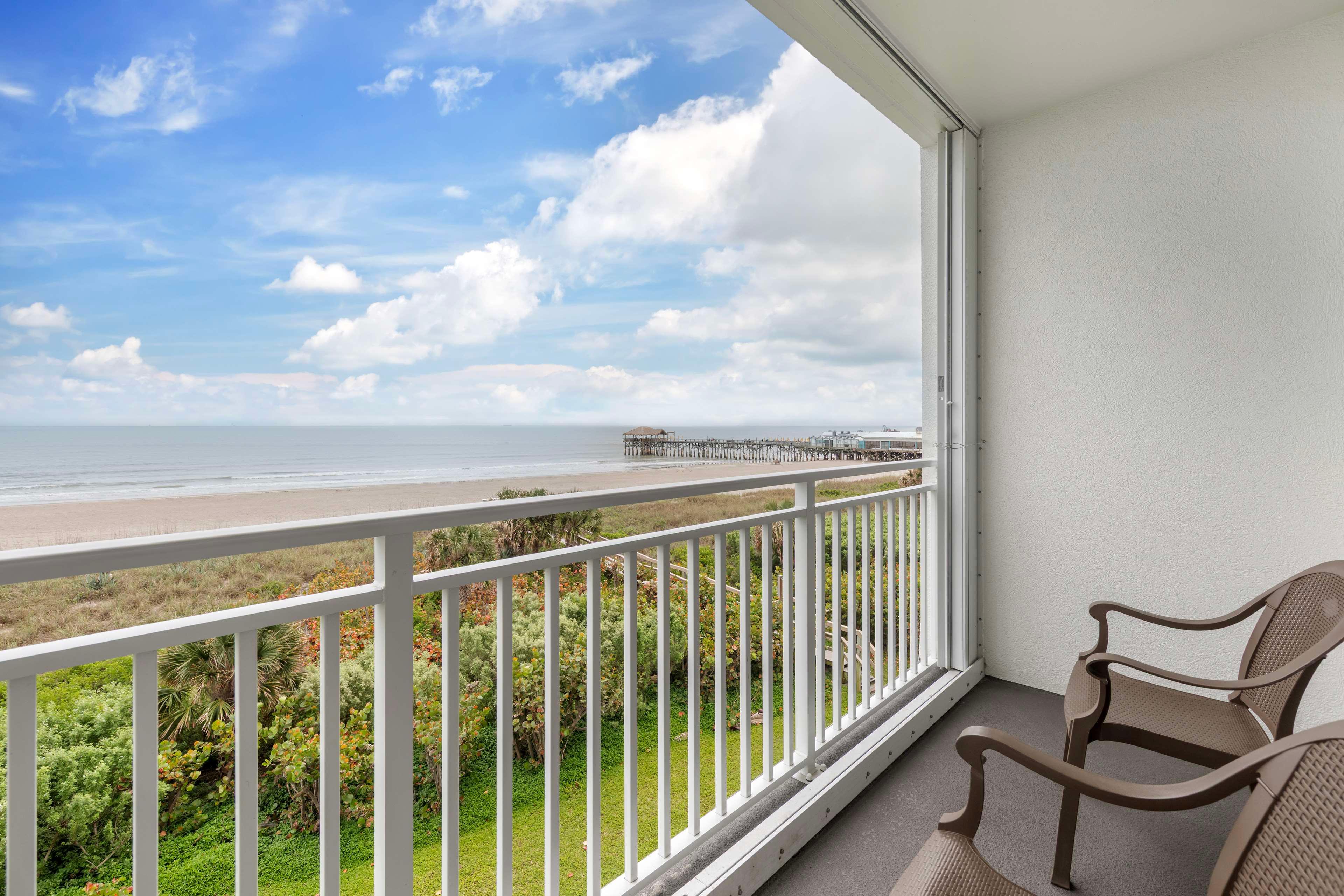 Junior Suite Ocean Front King Bed