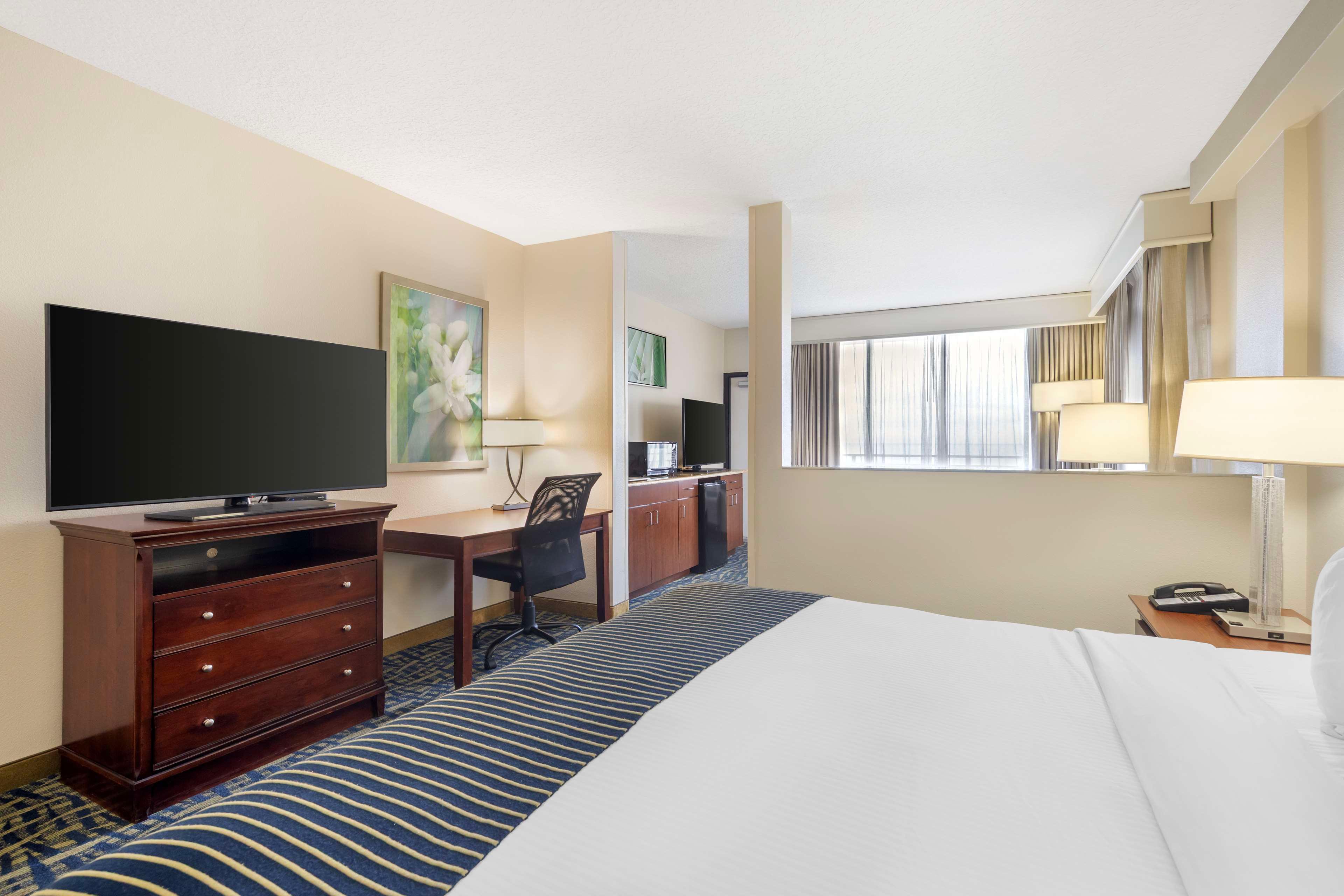 Junior Suite Ocean Front King Bed