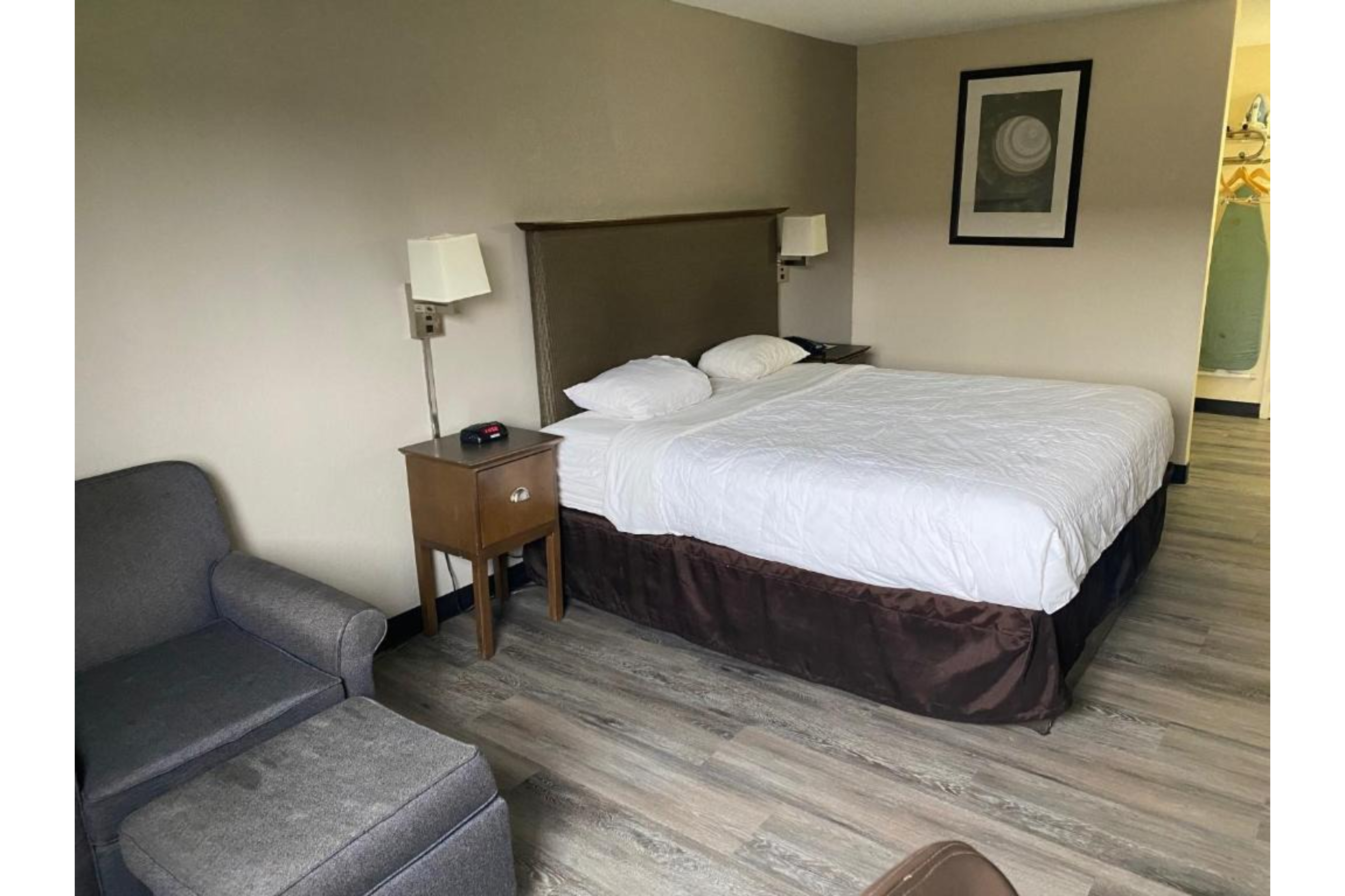 Room King Size Bed