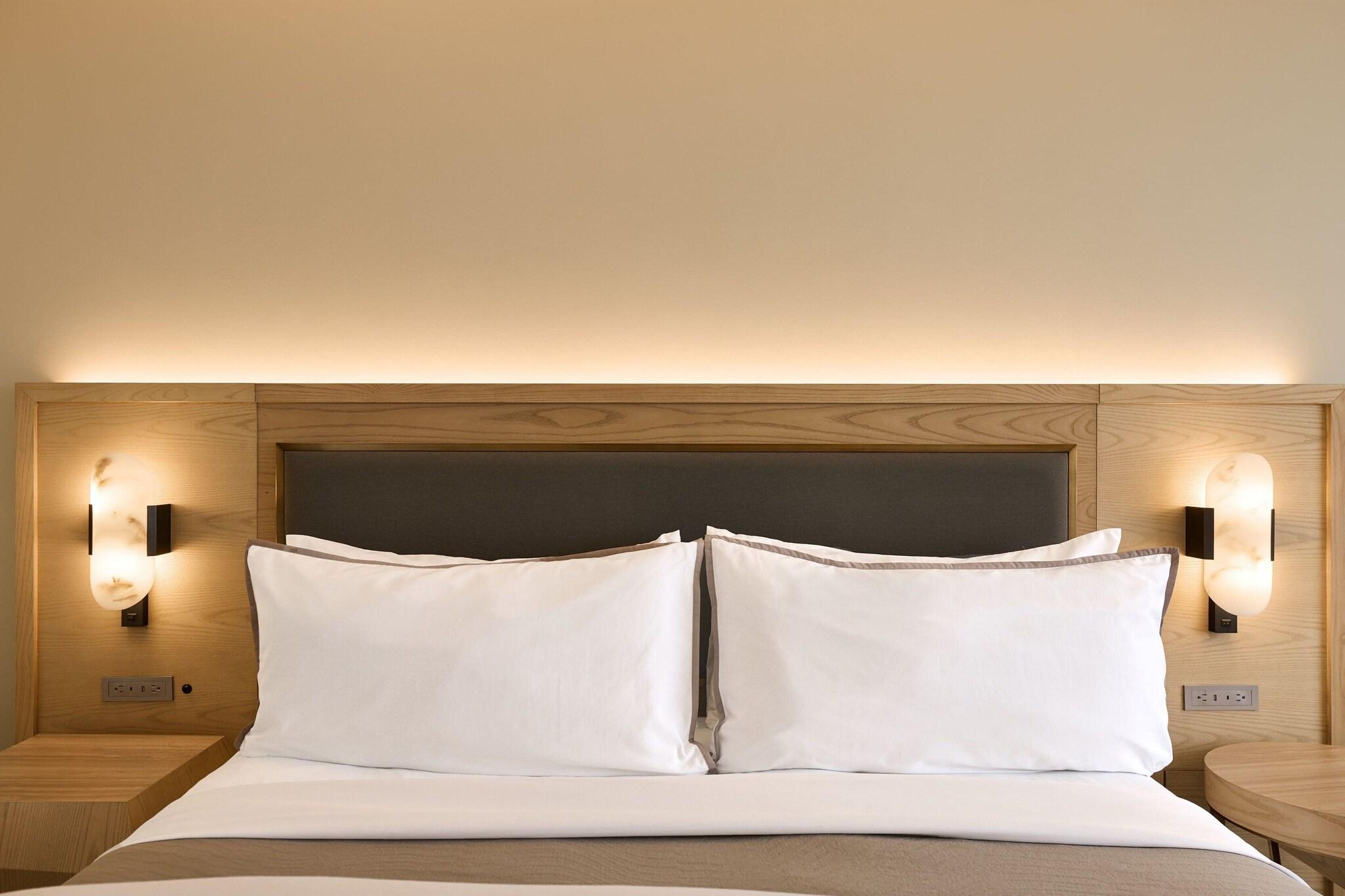 Double Deluxe King Bed