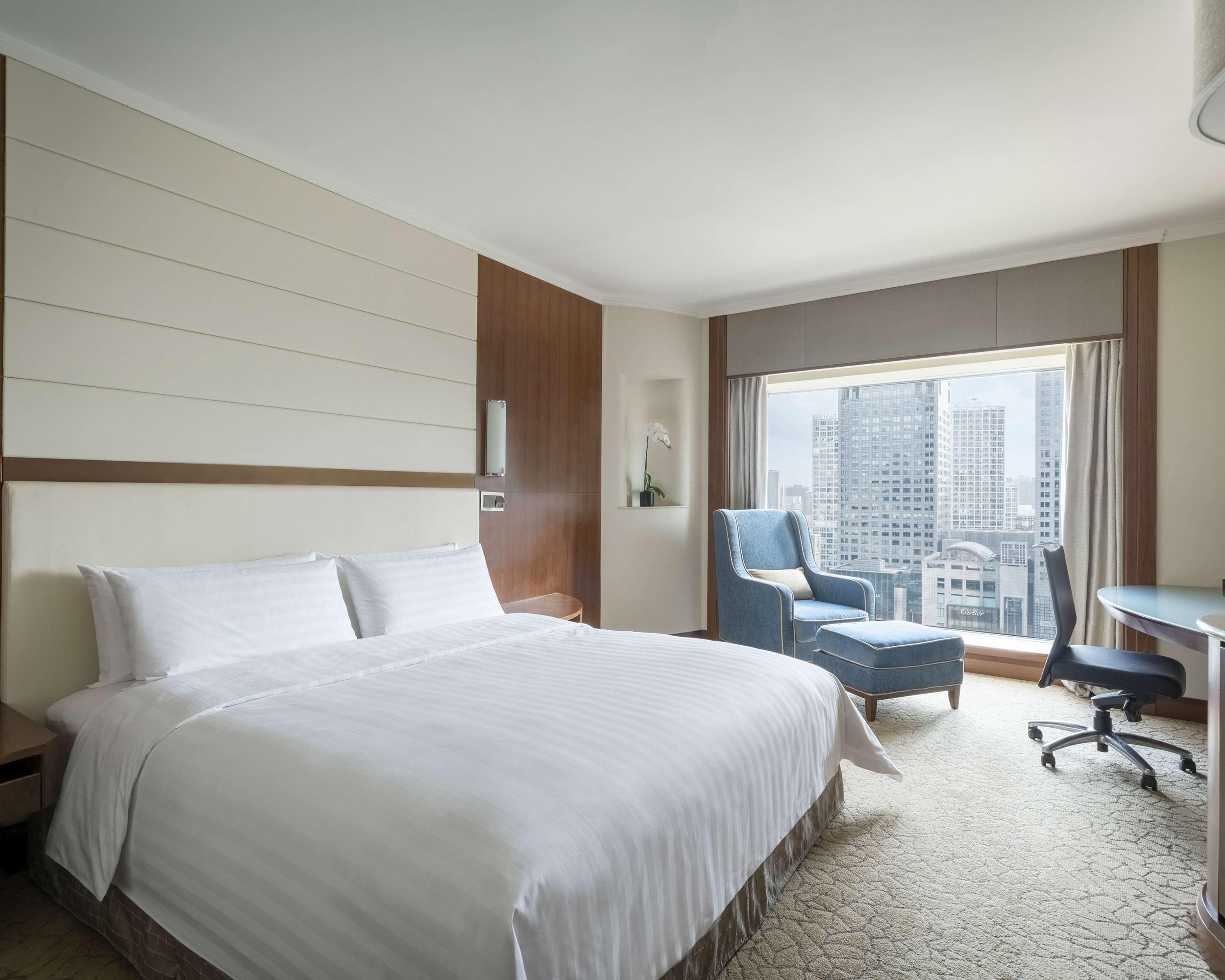 Double Deluxe King Bed