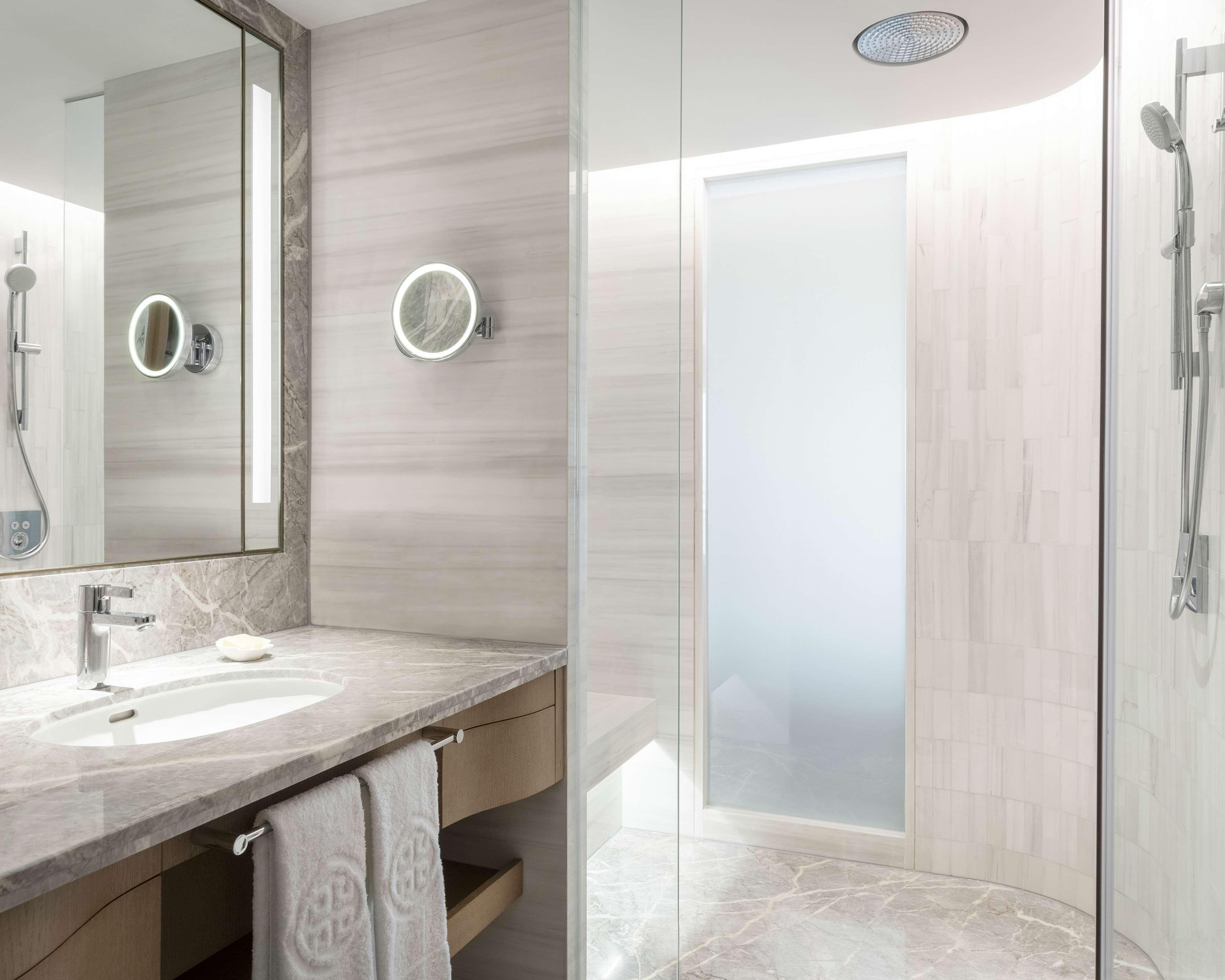 Room Deluxe King Bed