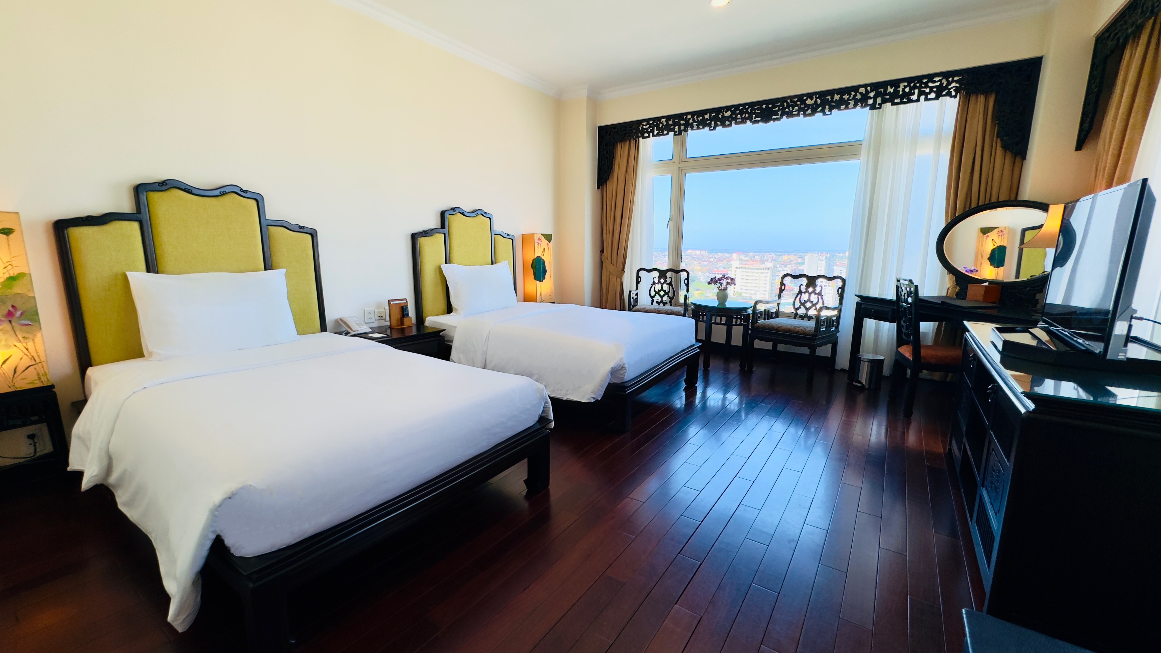 Twin Deluxe City View