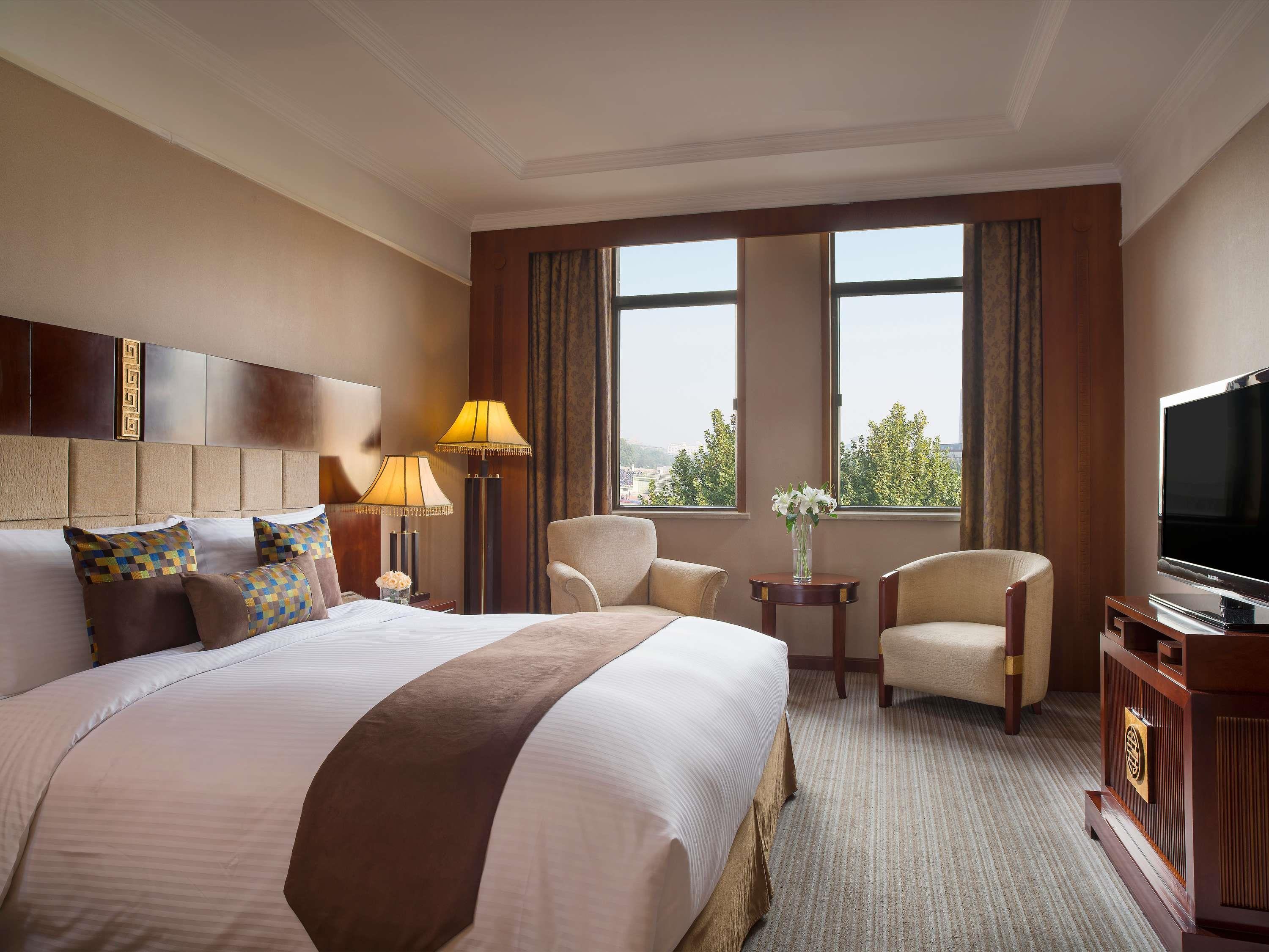 Suite Deluxe King Bed