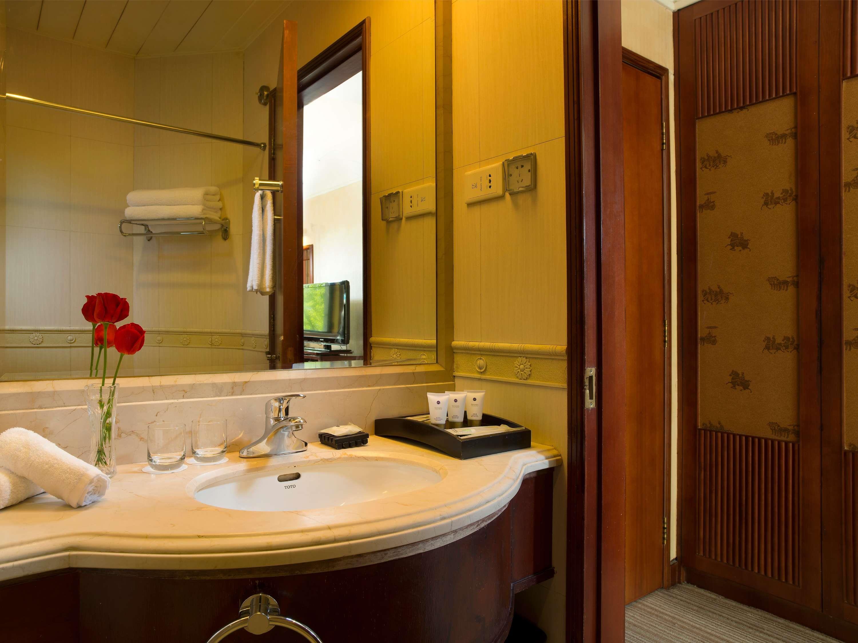 Double Queen Size Bed