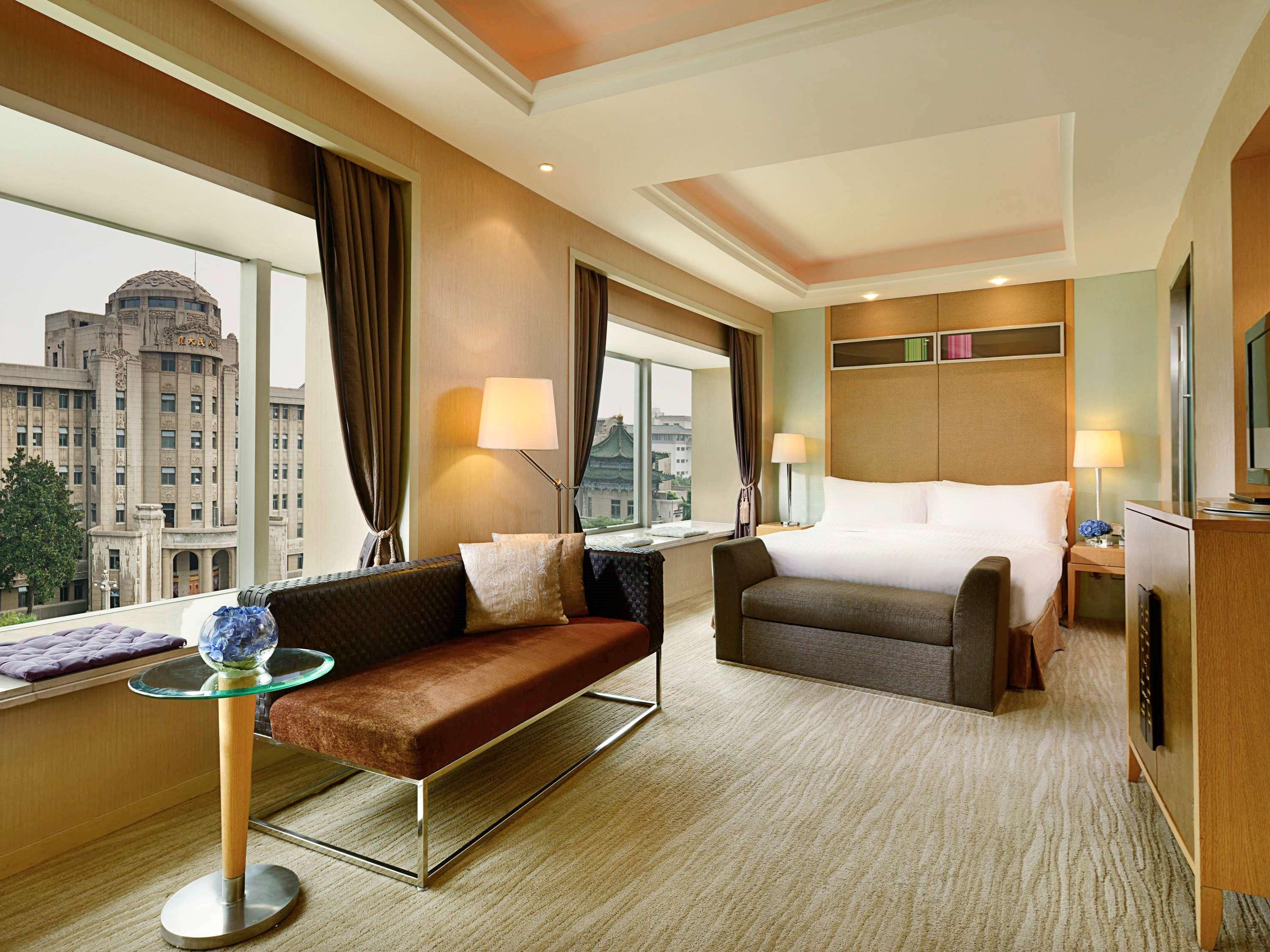 Junior Suite Club King Bed