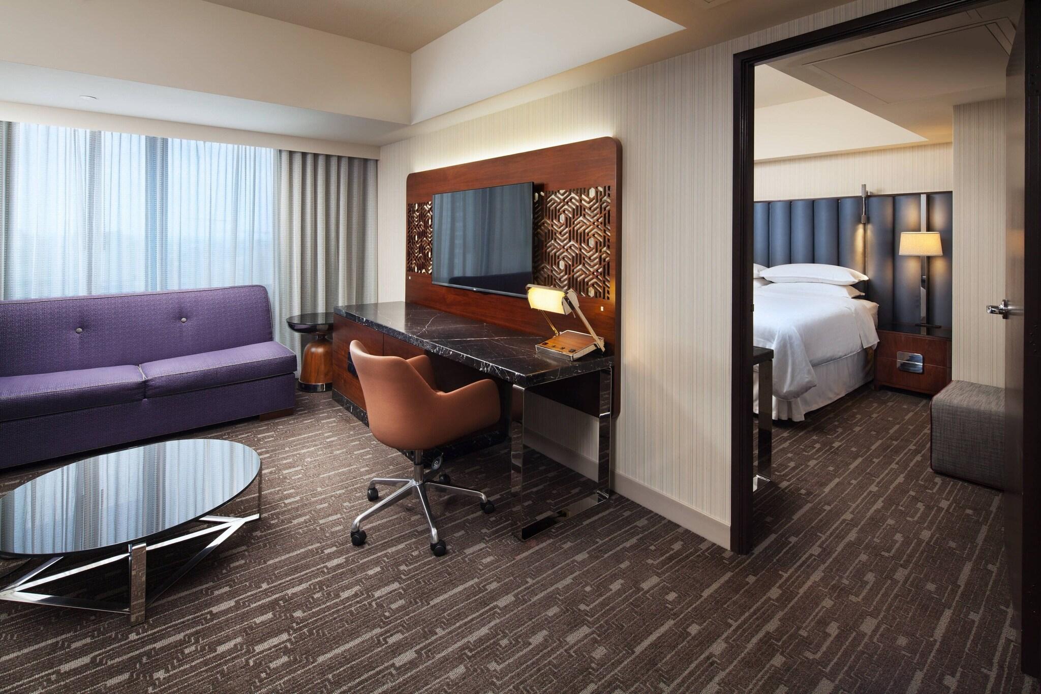 Suite Accessible King Size Bed