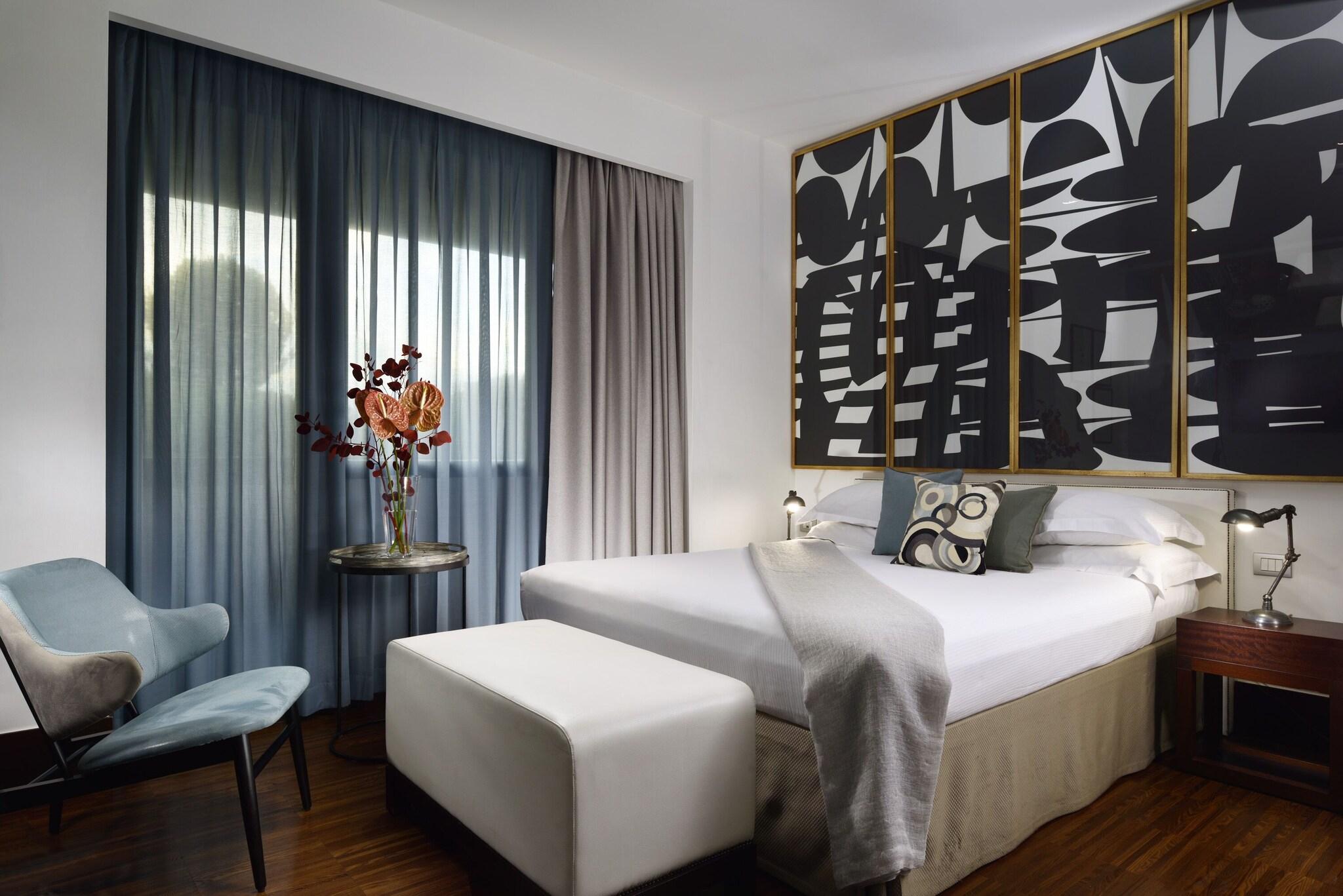 Junior Suite Queen Size Bed