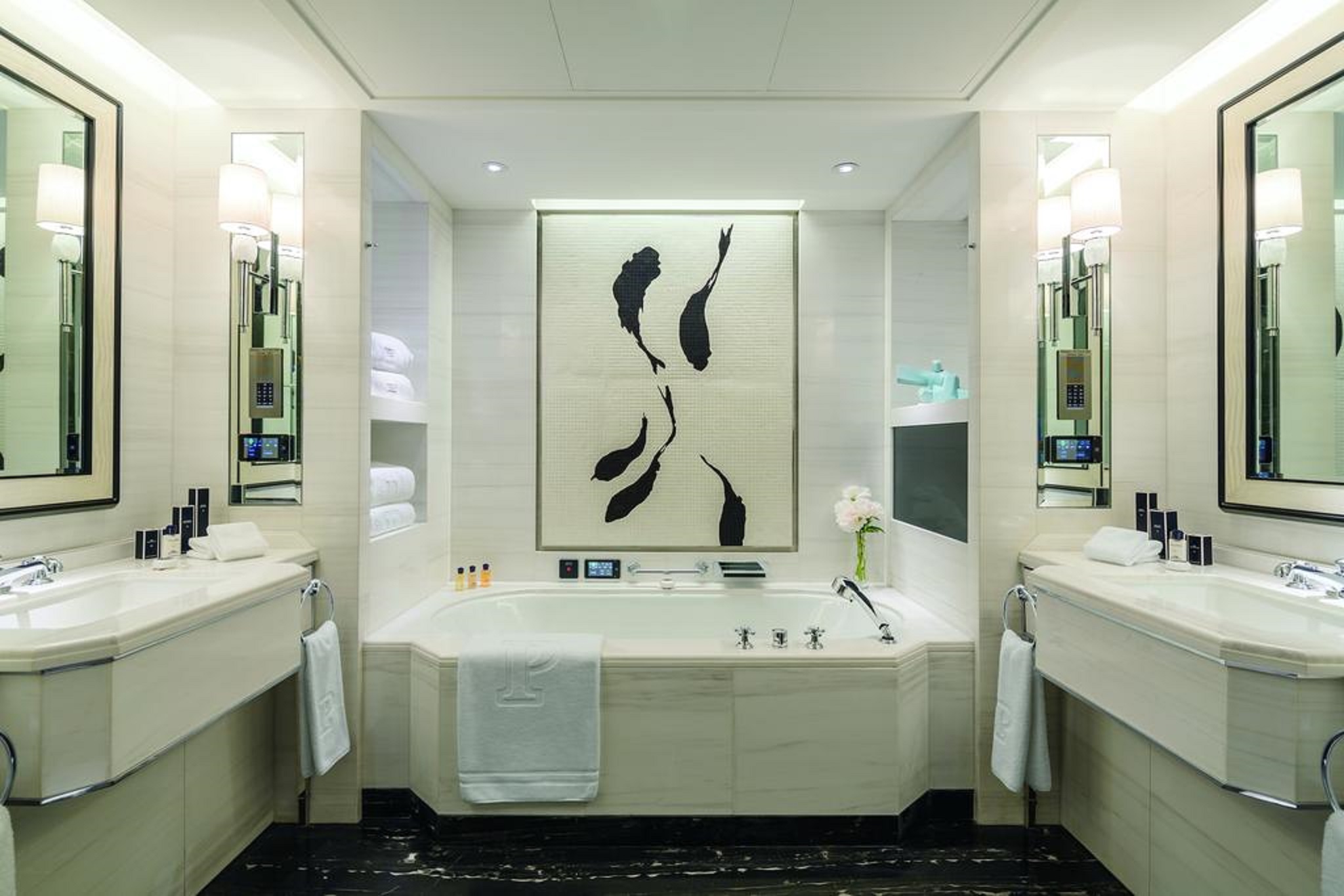 Suite Deluxe King Bed